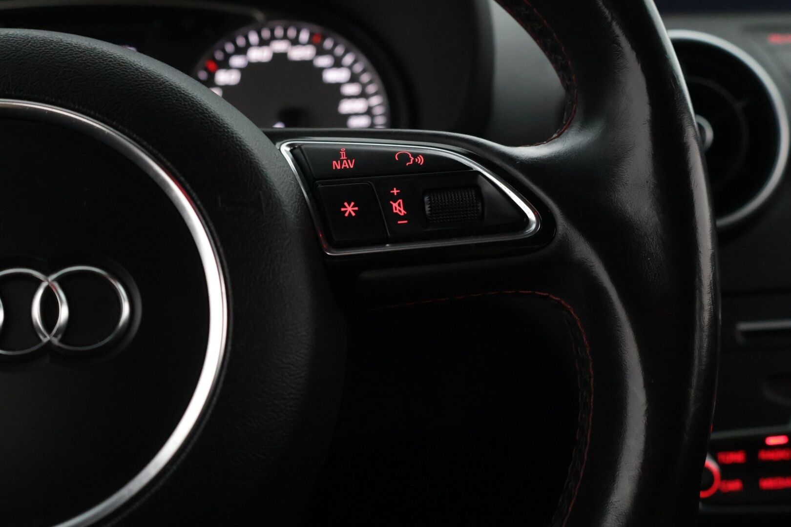 Audi S1 2014 231hv Quattro 2,0 ** Harvinainen / Tutkat /  Bluetooth / Xenon** - Kahdet renkaat vanteineen / Kattava huoltohistoria! - Osta nyt, maksa vasta ensi vuonna