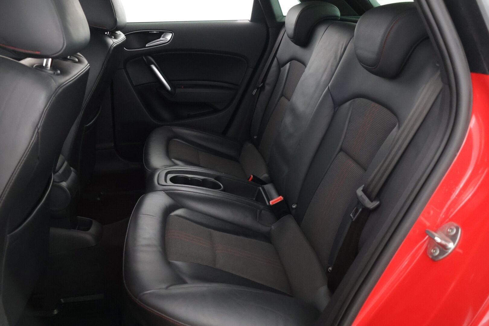 Audi S1 2014 231hv Quattro 2,0 ** Harvinainen / Tutkat /  Bluetooth / Xenon** - Kahdet renkaat vanteineen / Kattava huoltohistoria! - Osta nyt, maksa vasta ensi vuonna