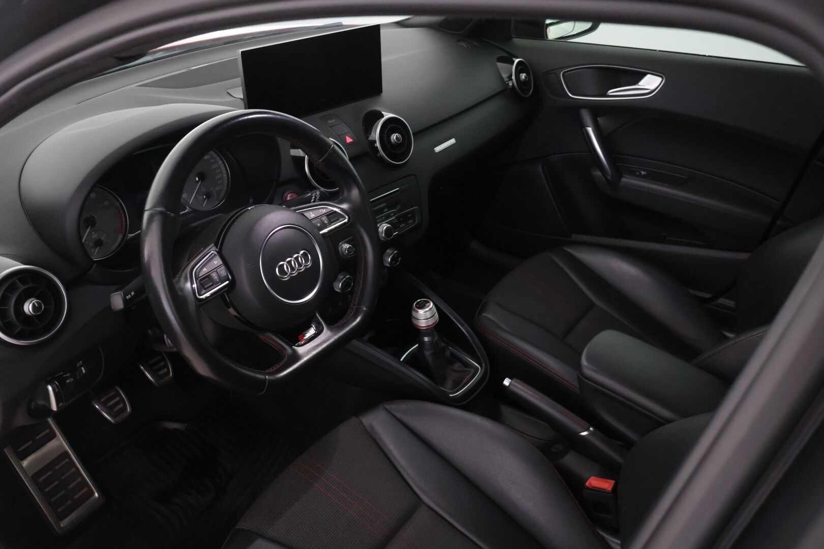 Audi S1 2015 231hv Quattro 2,0 **Vakkari / Tutkat / BT / 2x Alut** - Räväkkä pikkusportti! / Kattava huoltohistoria!