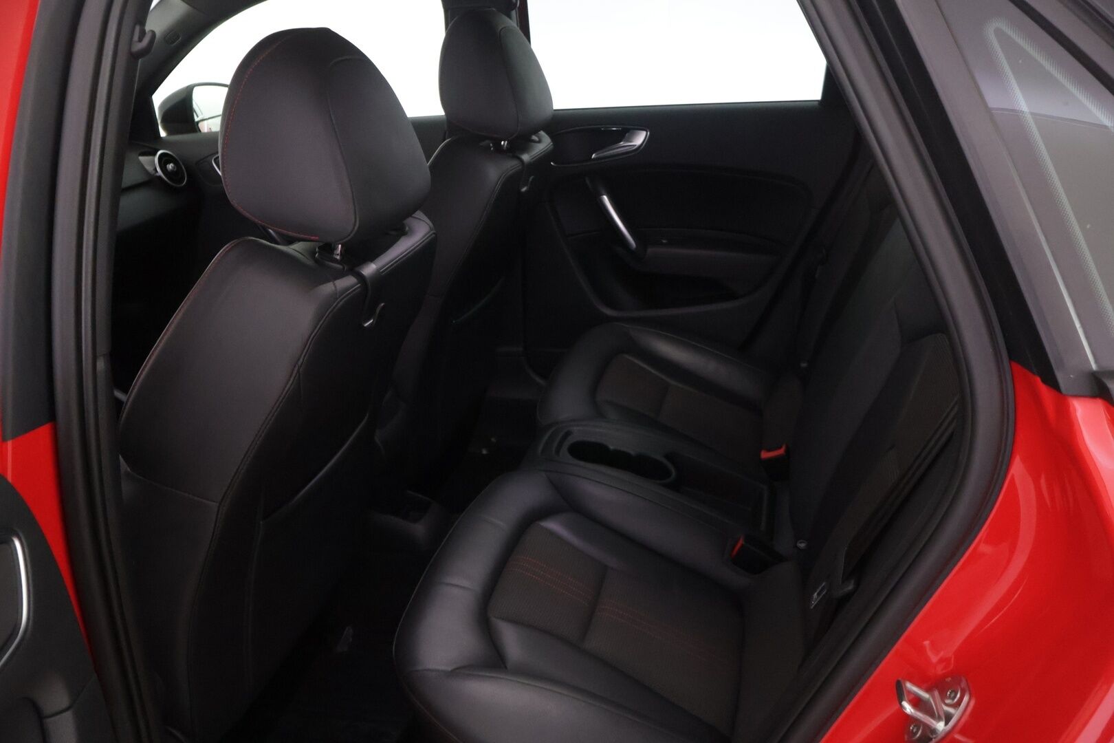 Audi S1 2015 231hv Quattro 2,0 **Vakkari / Tutkat / BT / 2x Alut** - Räväkkä pikkusportti! / Kattava huoltohistoria!
