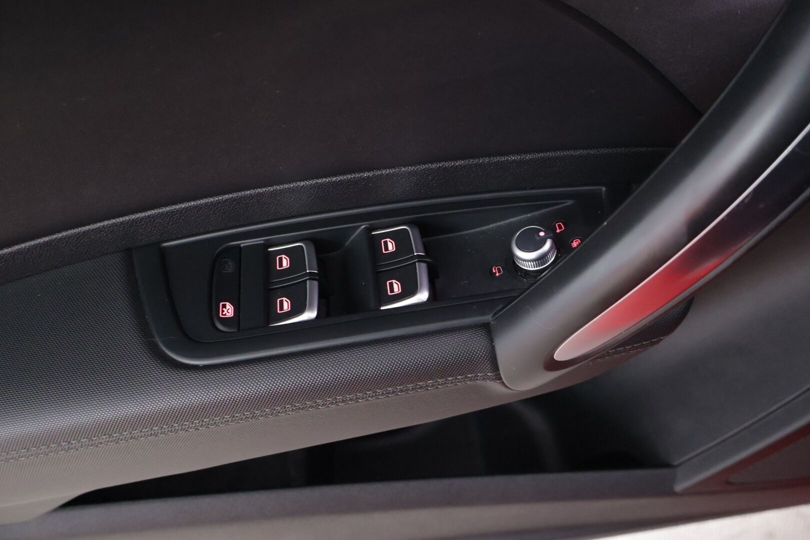 Audi S1 2014 231hv Quattro 2,0 ** Harvinainen / Tutkat /  Bluetooth / Xenon** - Kahdet renkaat vanteineen / Kattava huoltohistoria! - Osta nyt, maksa vasta ensi vuonna