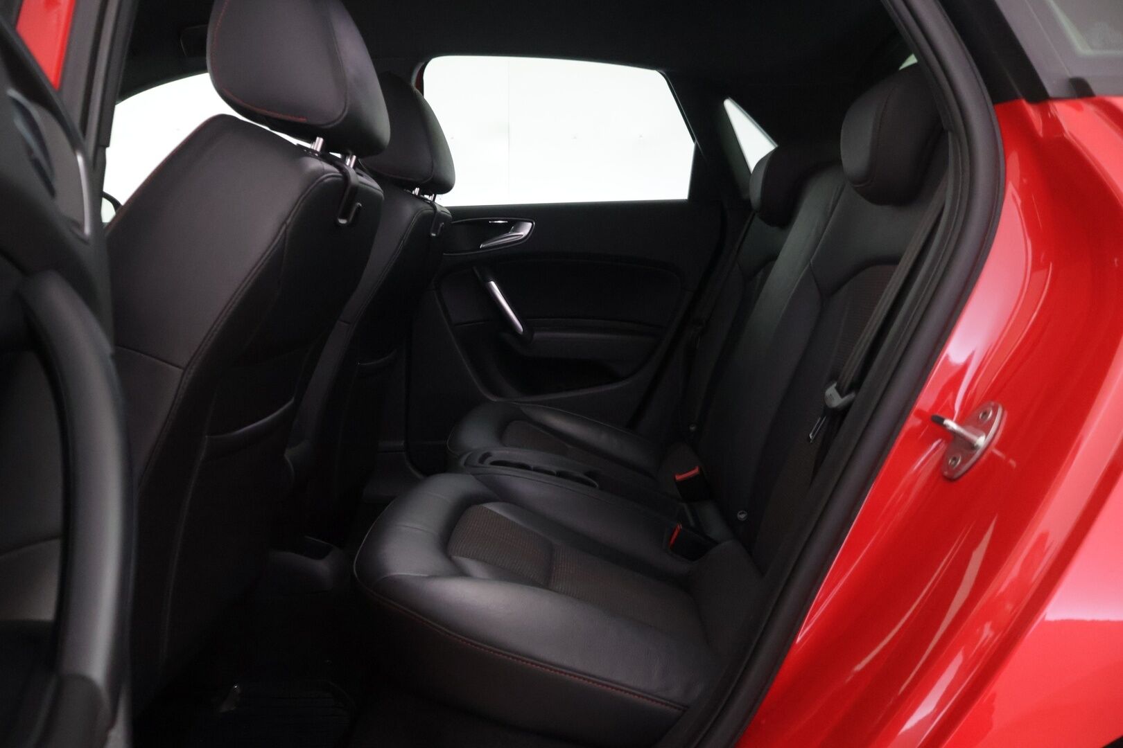 Audi S1 2015 231hv Quattro 2,0 **Vakkari / Tutkat / BT / 2x Alut** - Räväkkä pikkusportti! / Kattava huoltohistoria!