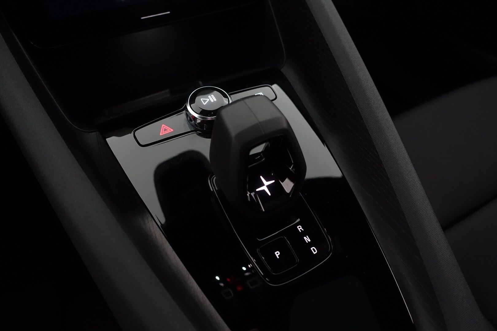 Polestar 2 2021 Long Range Dual Motor - | Pilot&Plus | ACC | Akuston Esilämmitys | Harman/Kardon | 360| Lasikatto | Muistipenkki | BLIS | Keyless |