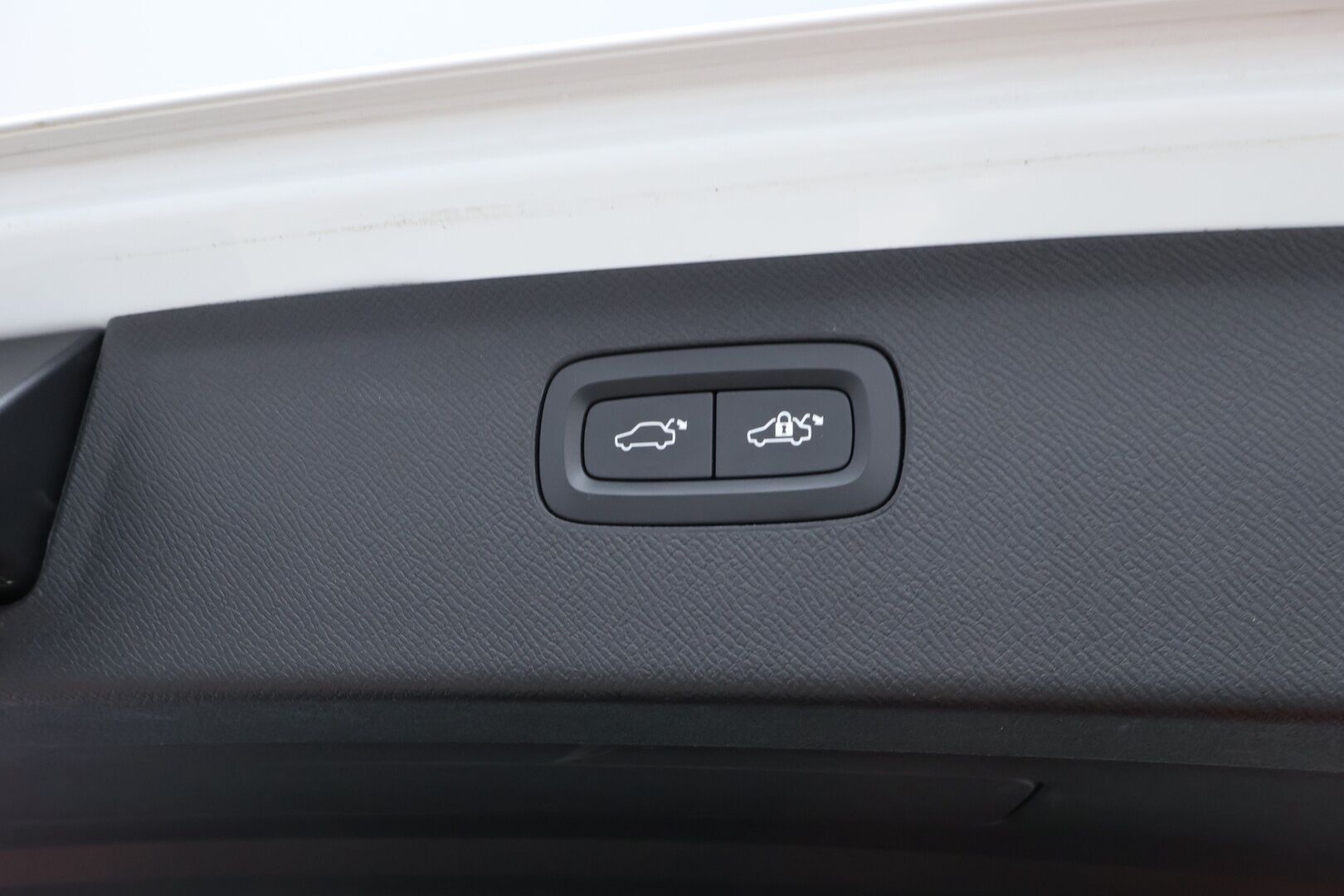 Volvo XC90 2016 D5 AWD R-Design aut 7P - Webasto | B&W | Koukku | ACC | HUD | Full LED | Nahkasisusta | 360-Kamera | Panorama | Ilma-Alusta | Muistipenkit | Polestar | Supervarusteltu!