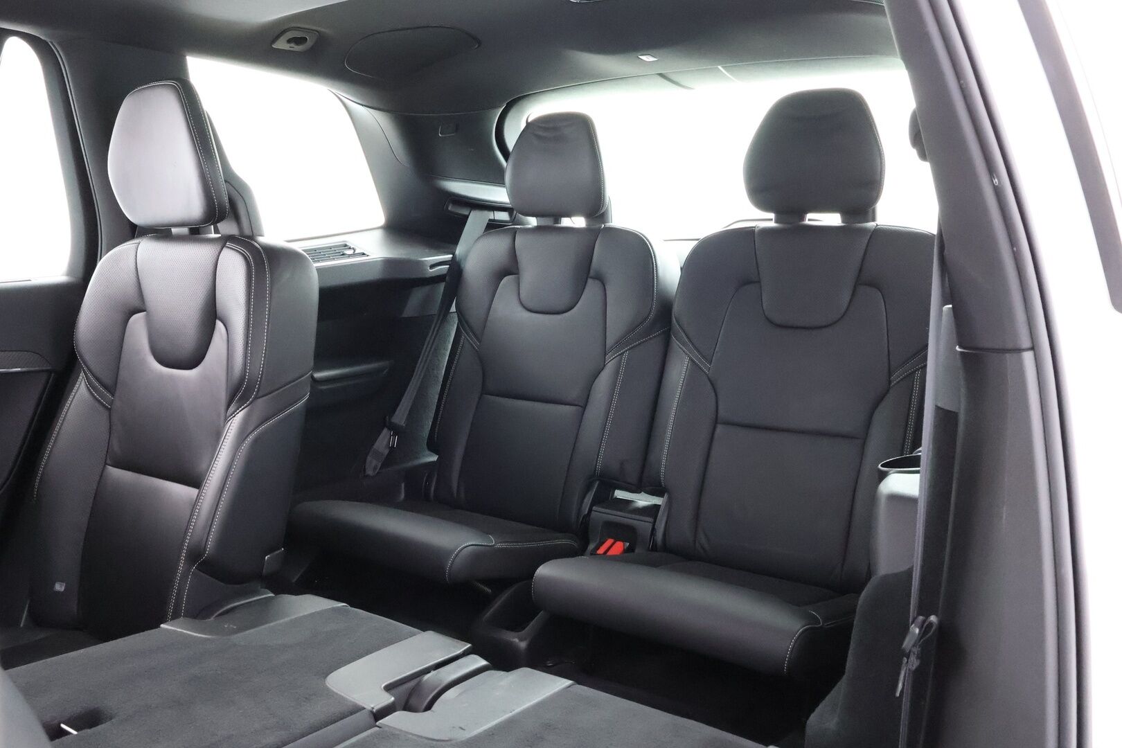 Volvo XC90 2016 D5 AWD R-Design aut 7P - Webasto | B&W | Koukku | ACC | HUD | Full LED | Nahkasisusta | 360-Kamera | Panorama | Ilma-Alusta | Muistipenkit | Polestar | Supervarusteltu!