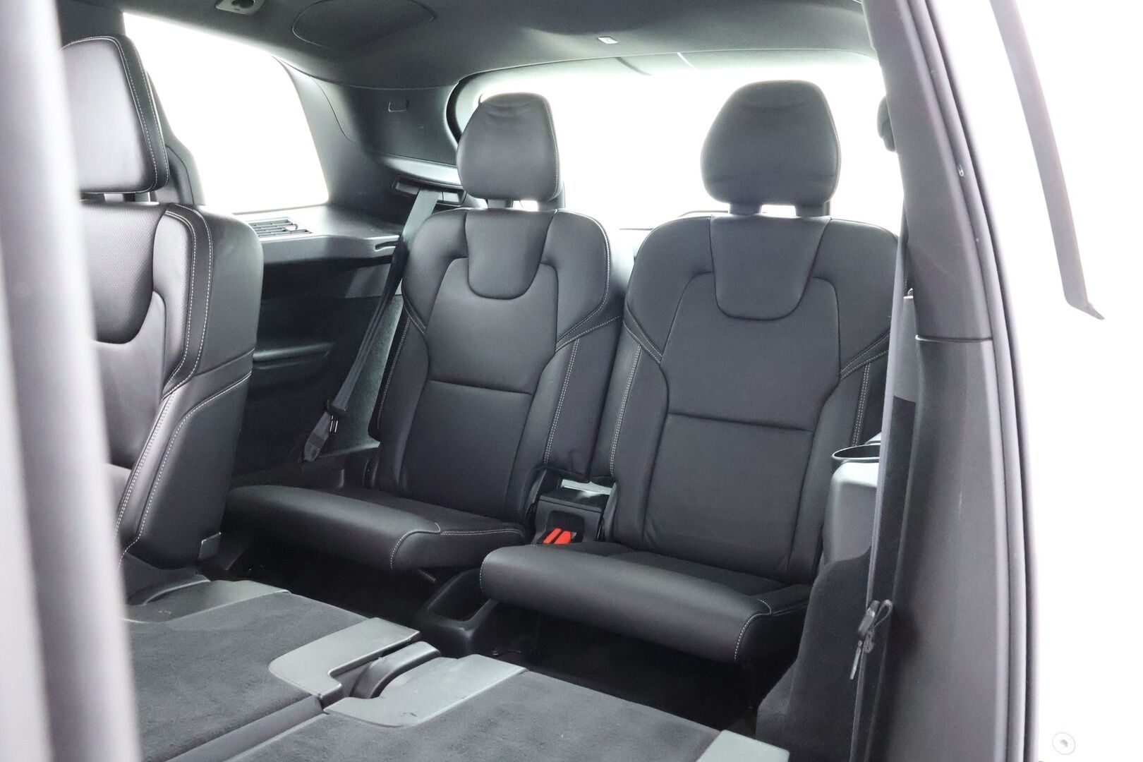 Volvo XC90 2016 D5 AWD R-Design aut 7P - Webasto | B&W | Koukku | ACC | HUD | Full LED | Nahkasisusta | 360-Kamera | Panorama | Ilma-Alusta | Muistipenkit | Polestar | Supervarusteltu!