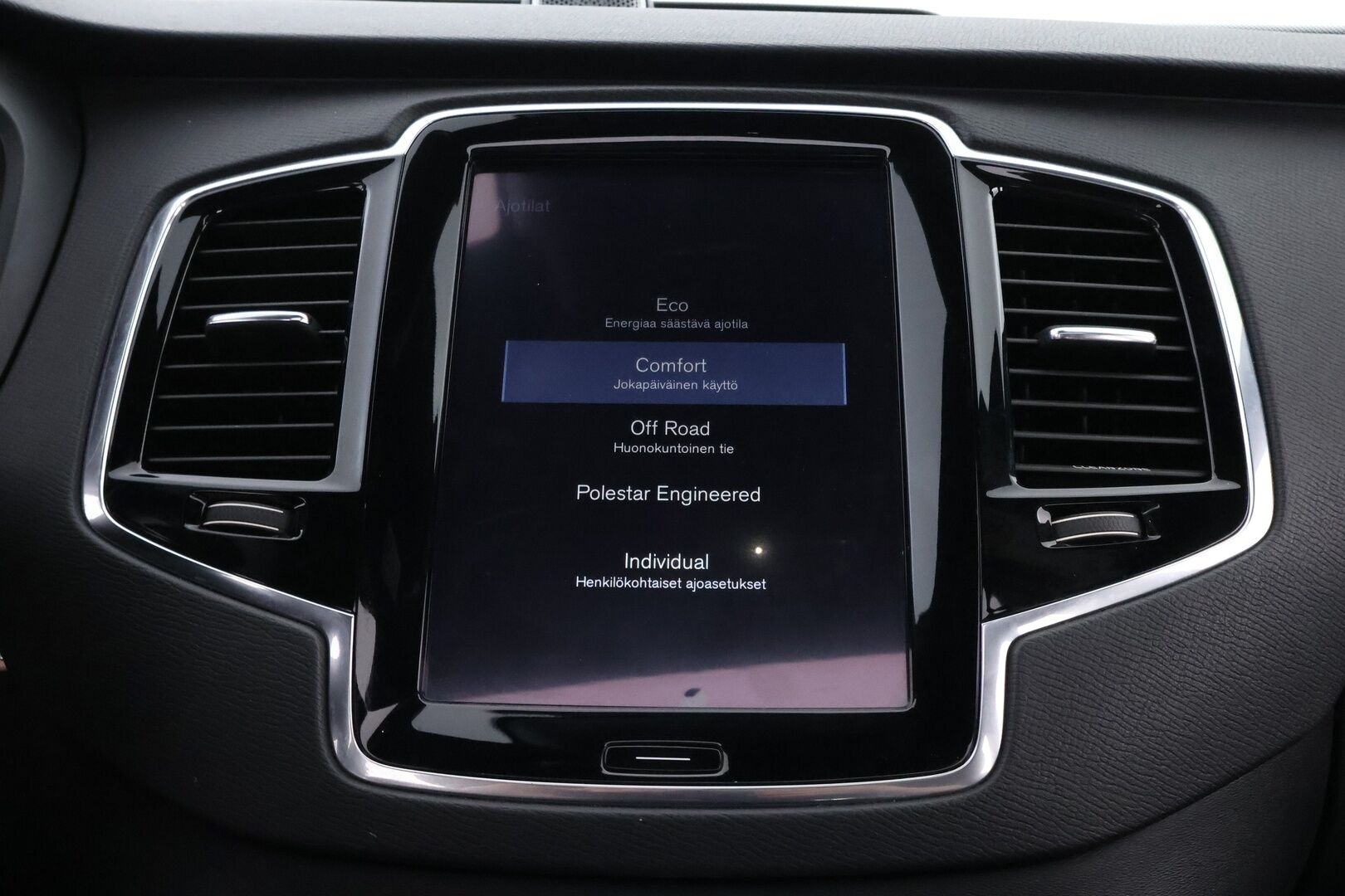 Volvo XC90 2016 D5 AWD R-Design aut 7P - Webasto | B&W | Koukku | ACC | HUD | Full LED | Nahkasisusta | 360-Kamera | Panorama | Ilma-Alusta | Muistipenkit | Polestar | Supervarusteltu!