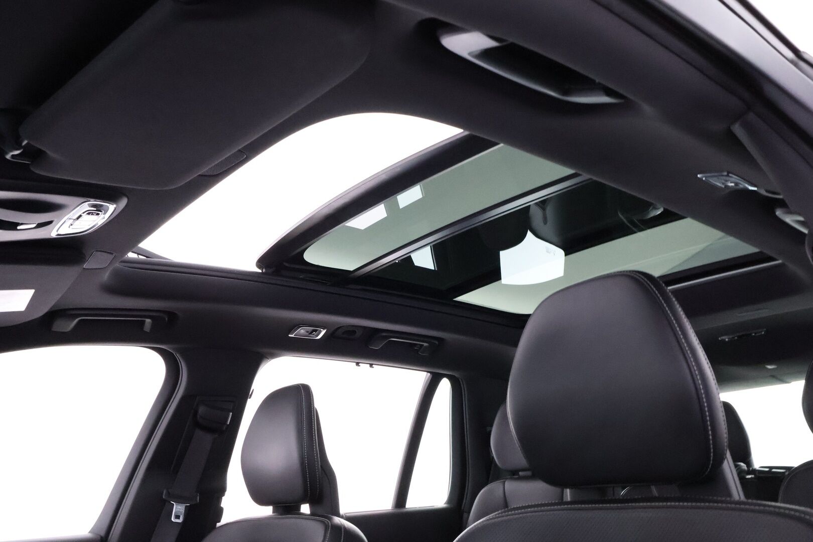 Volvo XC90 2016 D5 AWD R-Design aut 7P - Webasto | B&W | Koukku | ACC | HUD | Full LED | Nahkasisusta | 360-Kamera | Panorama | Ilma-Alusta | Muistipenkit | Polestar | Supervarusteltu!