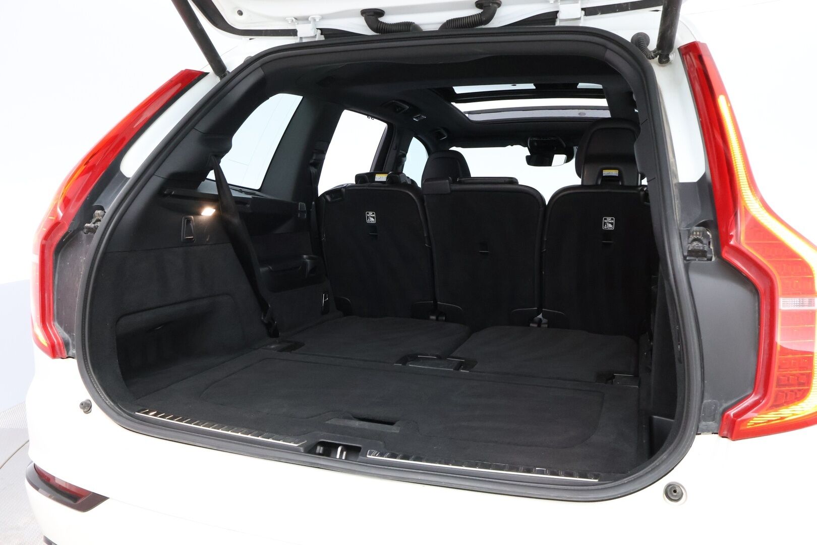 Volvo XC90 2016 D5 AWD R-Design aut 7P - Webasto | B&W | Koukku | ACC | HUD | Full LED | Nahkasisusta | 360-Kamera | Panorama | Ilma-Alusta | Muistipenkit | Polestar | Supervarusteltu!