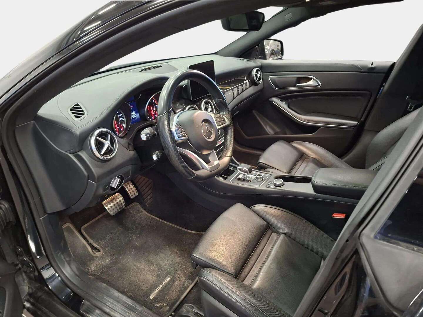 Mercedes-Benz CLA 45 AMG 2018 4MATIC * Panorama / Sporttiputkisto / Comand / Nahkaverhoilu / LED High Performance / Apple & Android * - HULLUT AVAJAISHULINAT KORKOTARJOUS 3,29 %