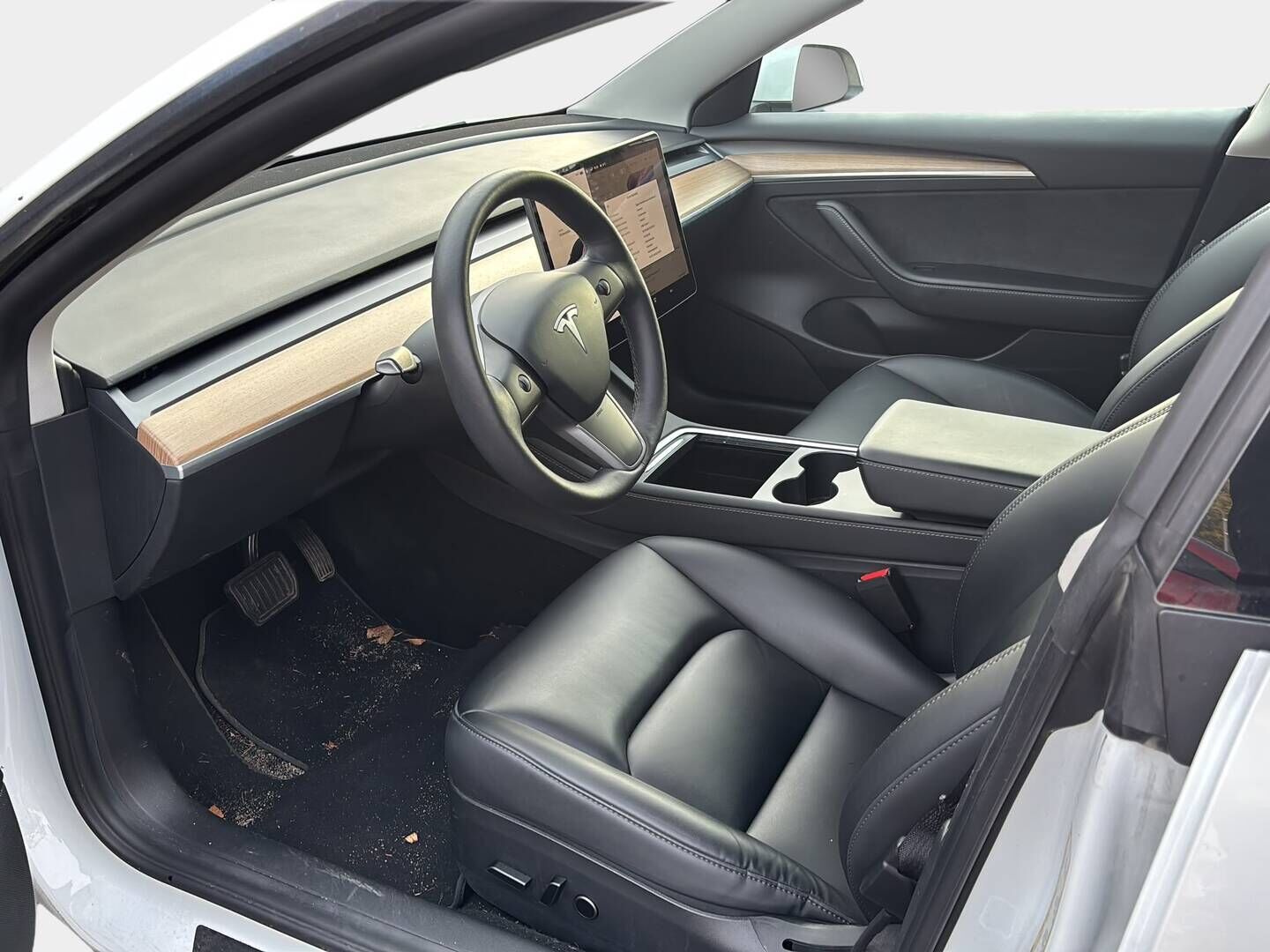 Tesla Model 3 2023 Long Range - Premium Audio | Adapt.LED | Lämpöpumppu | Panoraamalasikatto | AMD Ryzen | Vetokoukku | Avaimeton käyttö | 2 x renkaat vanteineen