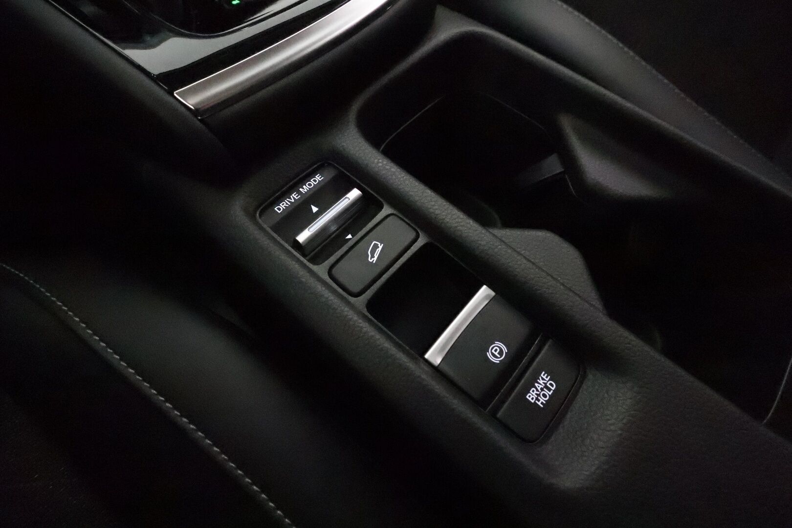 HONDA HR-V 2022 Hybrid Advance **ACC / Navi / LED / P.kamera / KeylessGo / Sähköluukku / Apple&Android / Puolinahat** - Kahdet renkaat aluvanteilla / Merkkihuollettu