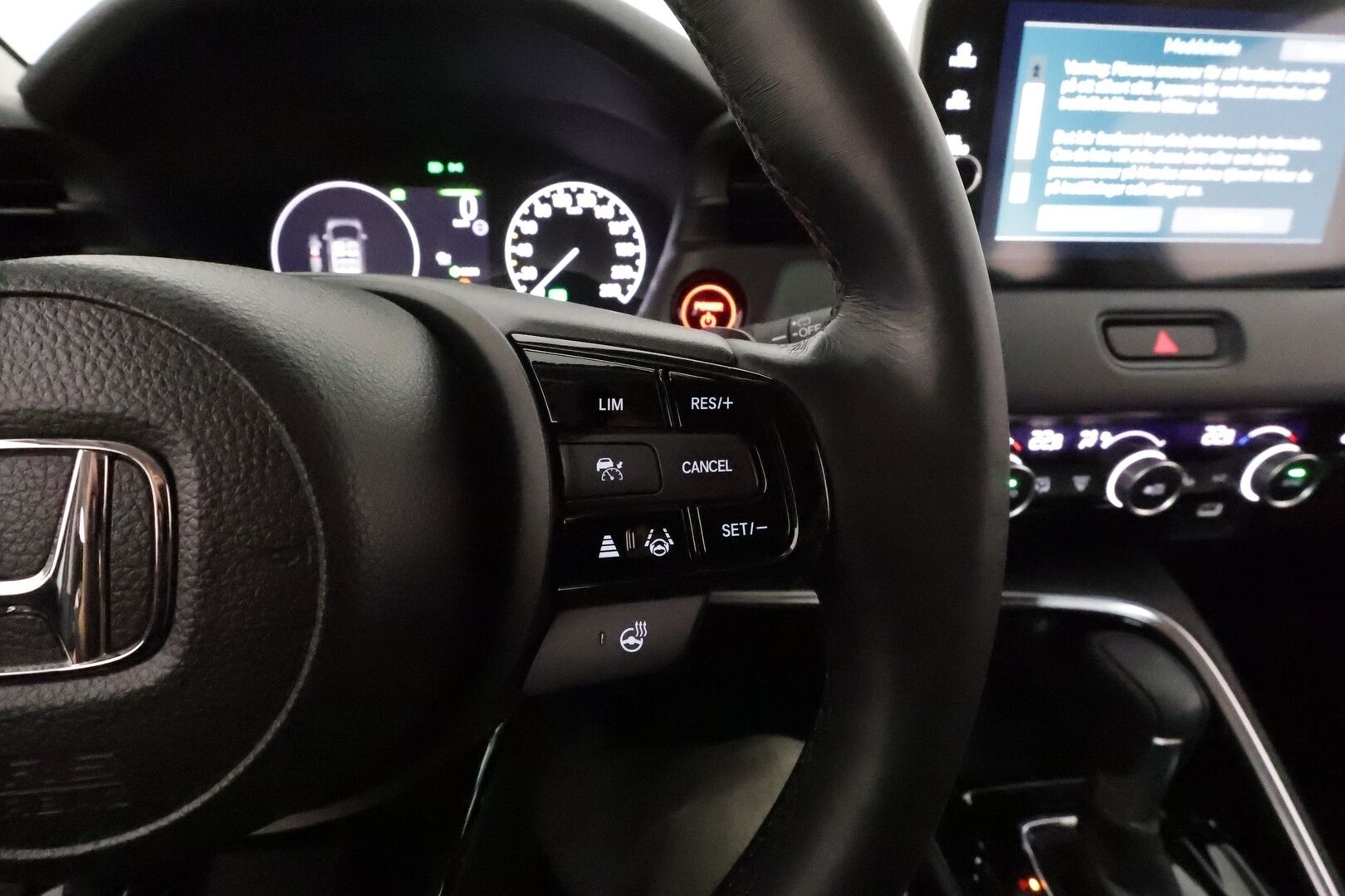 HONDA HR-V 2022 Hybrid Advance **ACC / Navi / LED / P.kamera / KeylessGo / Sähköluukku / Apple&Android / Puolinahat** - Kahdet renkaat aluvanteilla / Merkkihuollettu