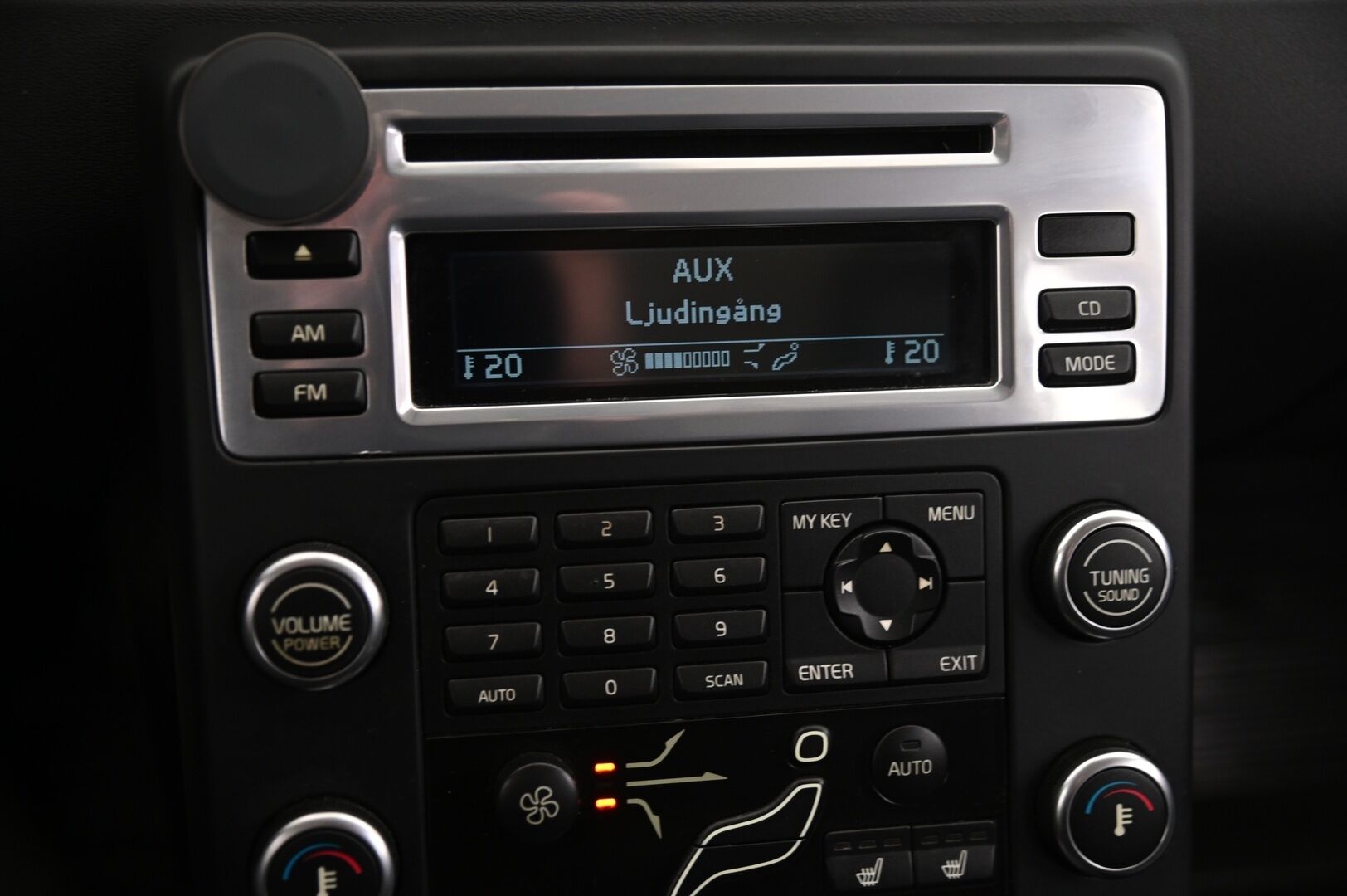 Volvo V70 2008 V70 Farmari (AC) 4ov 2400cm3 A *Vakkari / Koukku / Lohko / Penkinlämmittimet* - *Jakopää juuri tehty! / 2x renkaat & vanteet* - HULLUT AVAJAISHULINAT KORKOTARJOUS 3,29 %