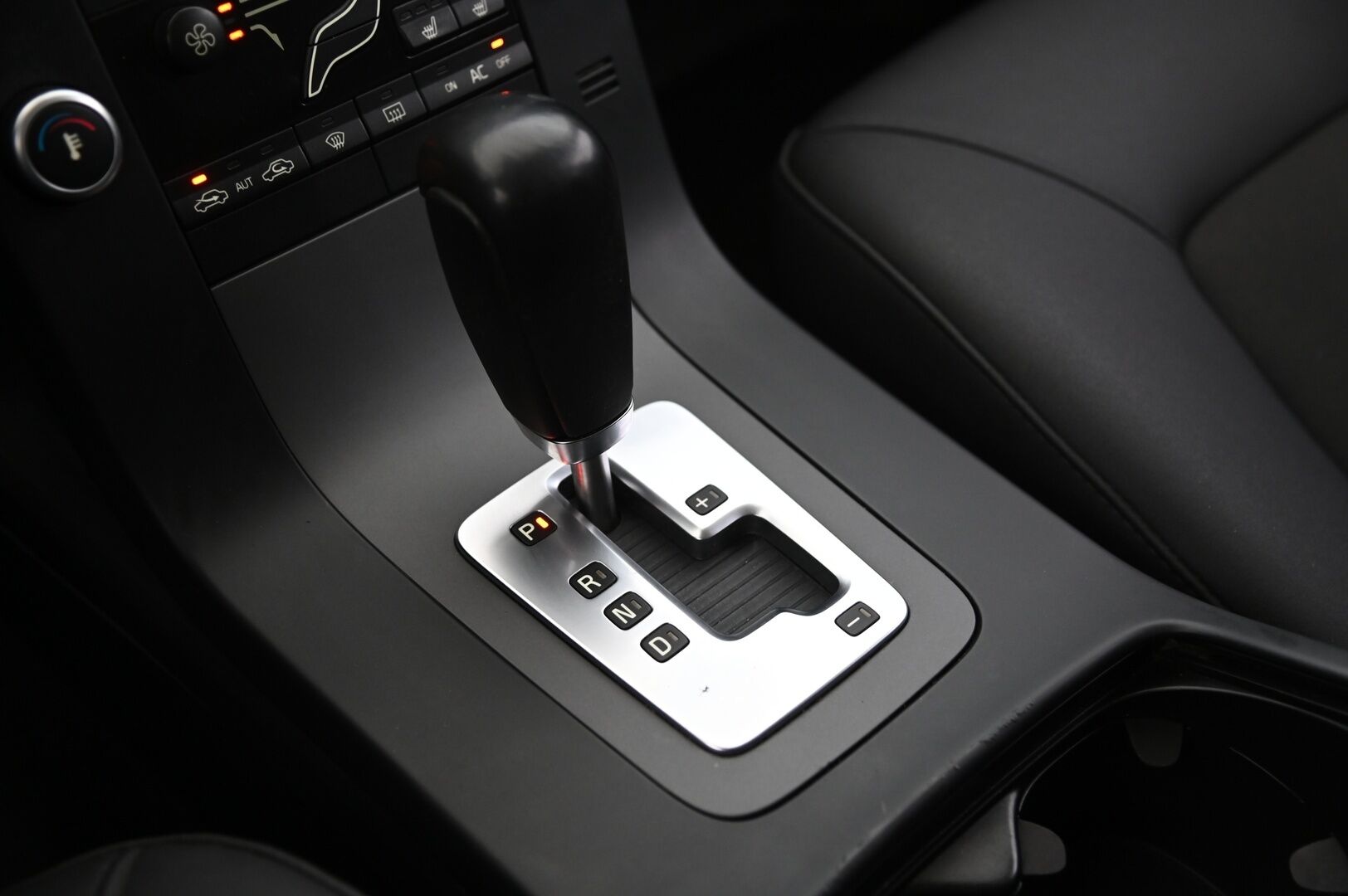 Volvo V70 2008 V70 Farmari (AC) 4ov 2400cm3 A *Vakkari / Koukku / Lohko / Penkinlämmittimet* - *Jakopää juuri tehty! / 2x renkaat & vanteet* - HULLUT AVAJAISHULINAT KORKOTARJOUS 3,29 %