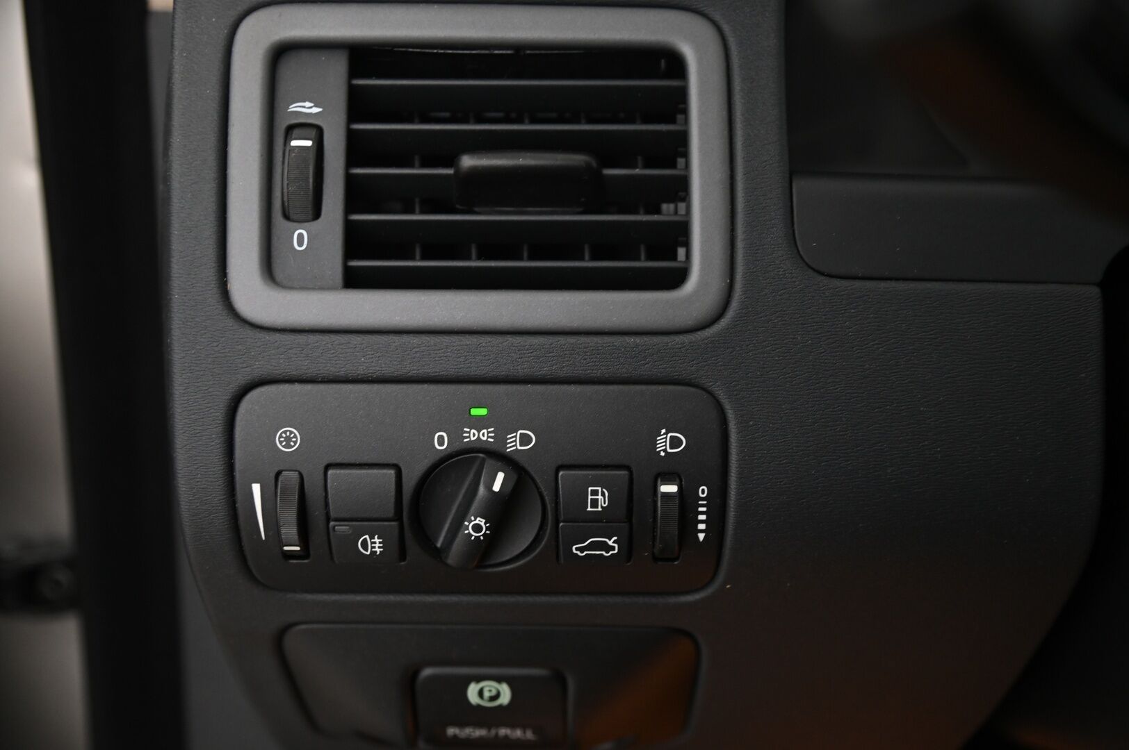 Volvo V70 2008 V70 Farmari (AC) 4ov 2400cm3 A *Vakkari / Koukku / Lohko / Penkinlämmittimet* - *Jakopää juuri tehty! / 2x renkaat & vanteet* - HULLUT AVAJAISHULINAT KORKOTARJOUS 3,29 %