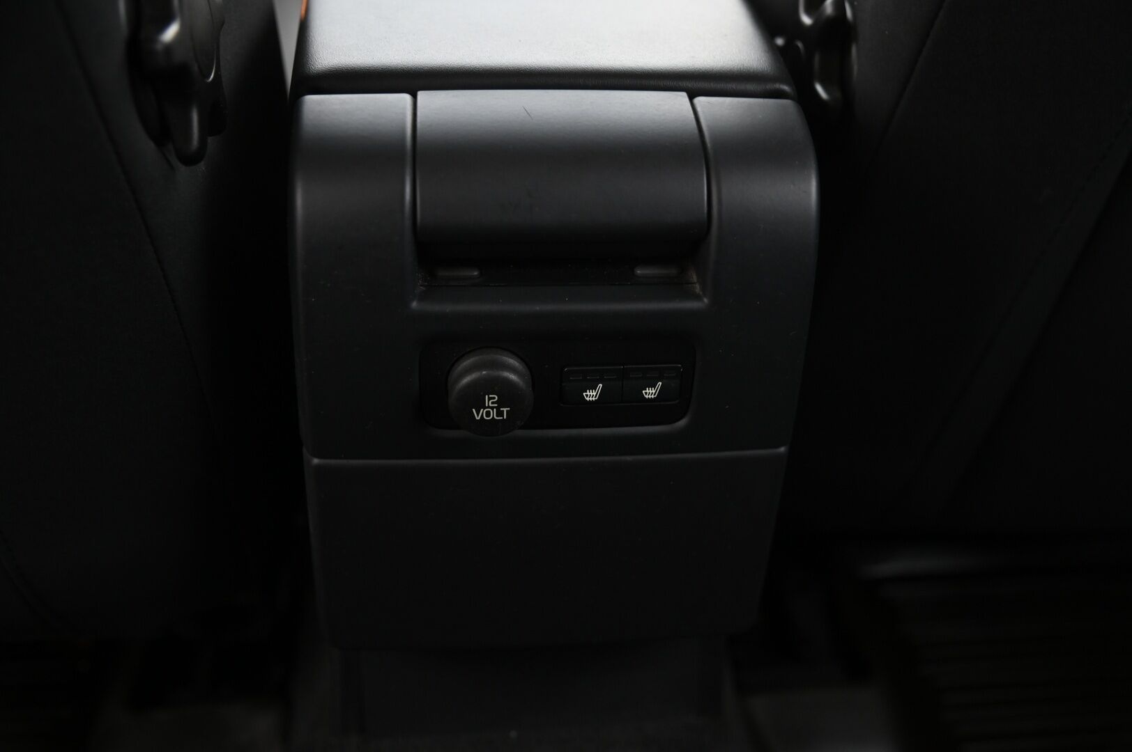 Volvo V70 2008 V70 Farmari (AC) 4ov 2400cm3 A *Vakkari / Koukku / Lohko / Penkinlämmittimet* - *Jakopää juuri tehty! / 2x renkaat & vanteet* - HULLUT AVAJAISHULINAT KORKOTARJOUS 3,29 %