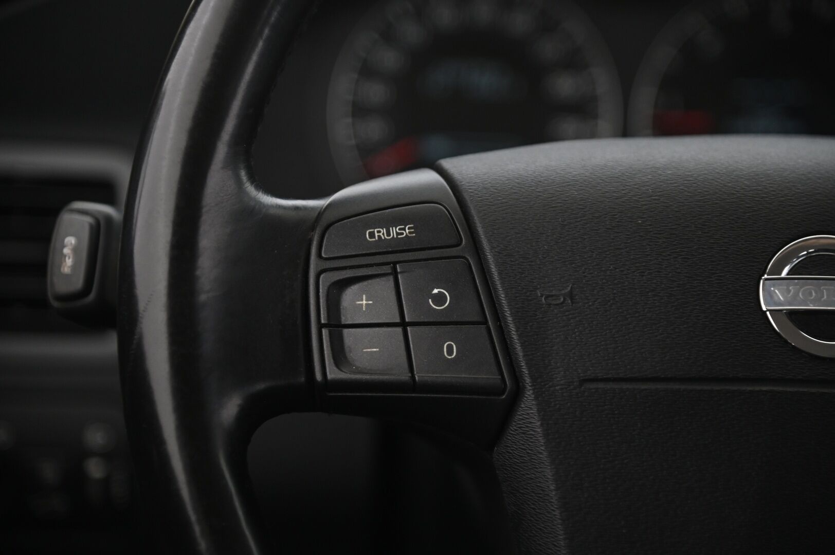 Volvo V70 2008 V70 Farmari (AC) 4ov 2400cm3 A *Vakkari / Koukku / Lohko / Penkinlämmittimet* - *Jakopää juuri tehty! / 2x renkaat & vanteet* - HULLUT AVAJAISHULINAT KORKOTARJOUS 3,29 %