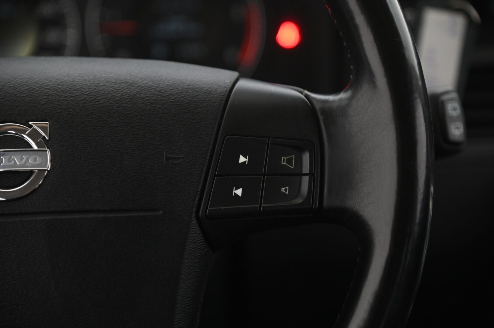 Volvo V70 2008 V70 Farmari (AC) 4ov 2400cm3 A *Vakkari / Koukku / Lohko / Penkinlämmittimet* - *Jakopää juuri tehty! / 2x renkaat & vanteet* - HULLUT AVAJAISHULINAT KORKOTARJOUS 3,29 %