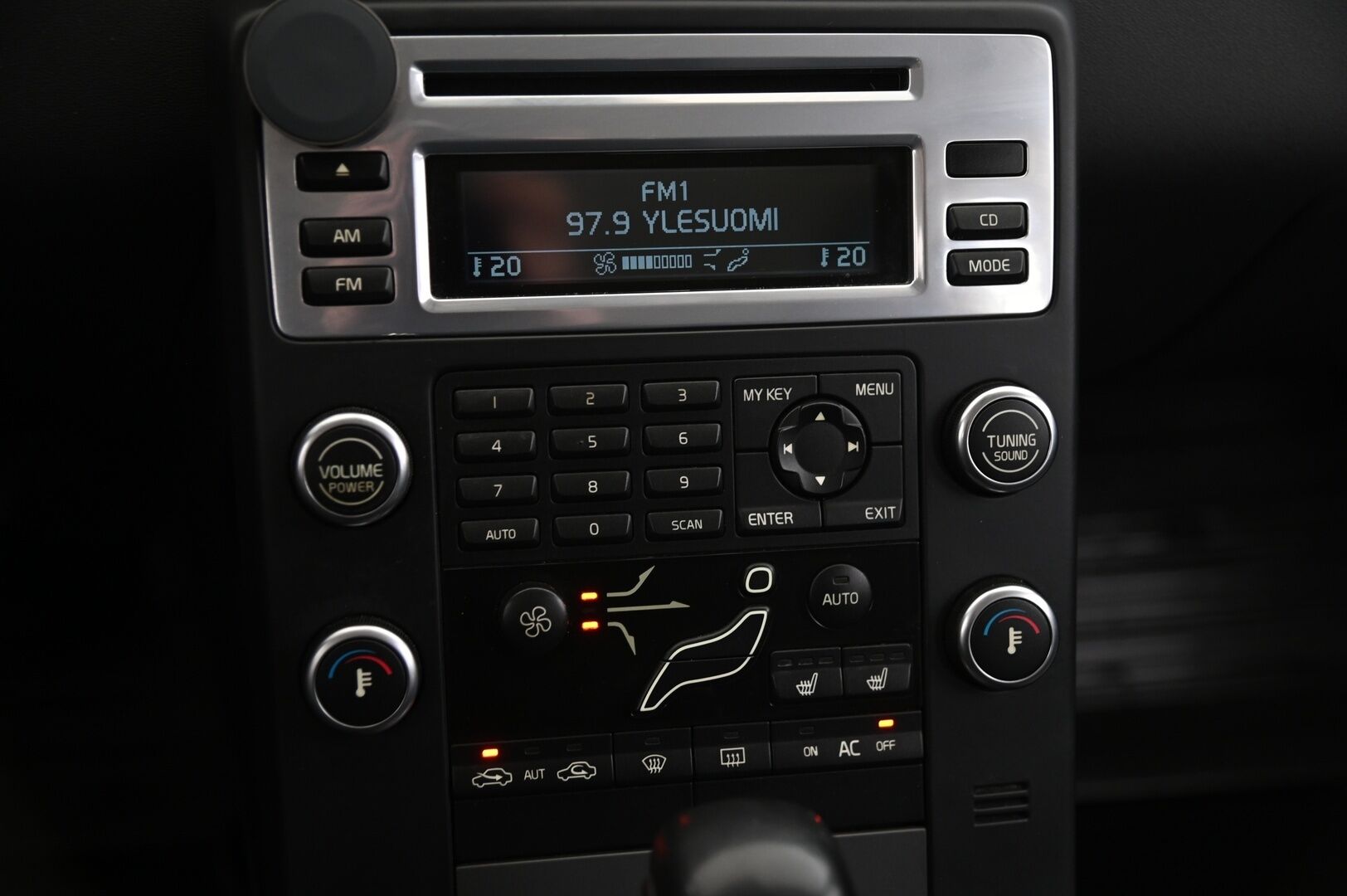 Volvo V70 2008 V70 Farmari (AC) 4ov 2400cm3 A *Vakkari / Koukku / Lohko / Penkinlämmittimet* - *Jakopää juuri tehty! / 2x renkaat & vanteet* - HULLUT AVAJAISHULINAT KORKOTARJOUS 3,29 %