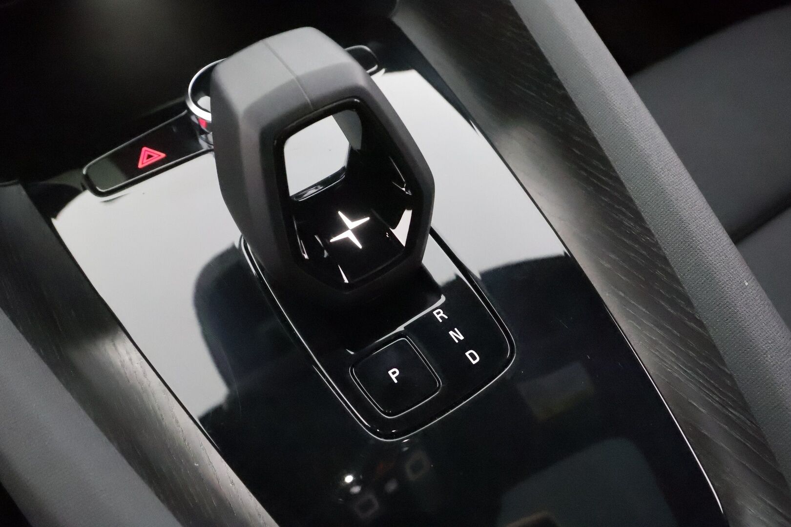 Polestar 2 2021 Long Range Dual motor, 300kW - | Pilot&Plus | H&K | Koukku | Lasikatto | ACC | Pixel-LED | 360 | Sporttipenkki Muistilla | Navi | Kaistavahti | Katveavustin | Keyless |