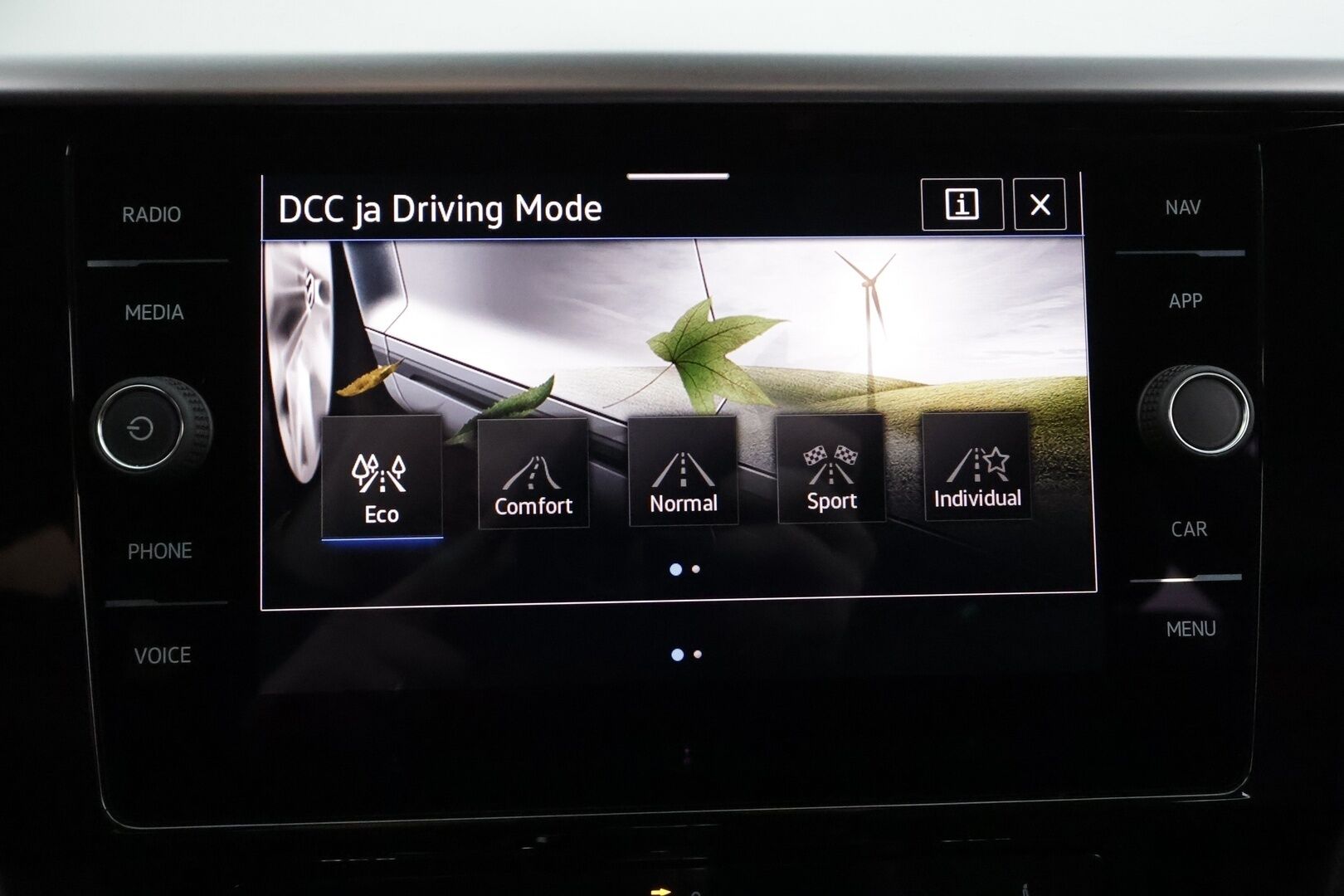 VOLKSWAGEN ARTEON 2022 Shooting Brake R-Line eHybrid 160 kW DSG * ACC / P.kamera / LED / Navi / KeylessGo / Webasto / Koukku * - Akku kuntotarkastettu / Kahdet renkaat aluvanteilla