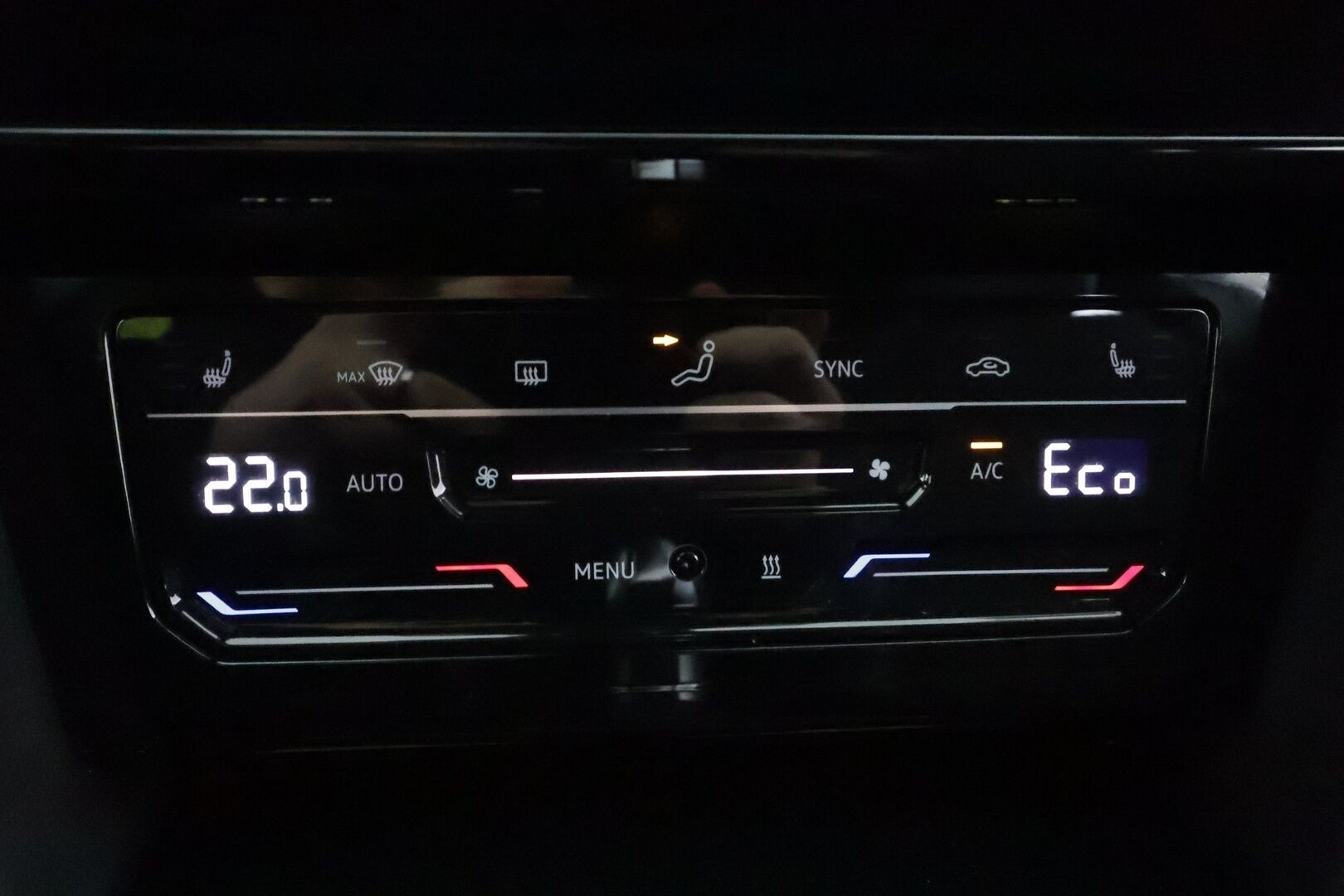 VOLKSWAGEN ARTEON 2022 Shooting Brake R-Line eHybrid 160 kW DSG * ACC / P.kamera / LED / Navi / KeylessGo / Webasto / Koukku * - Akku kuntotarkastettu / Kahdet renkaat aluvanteilla