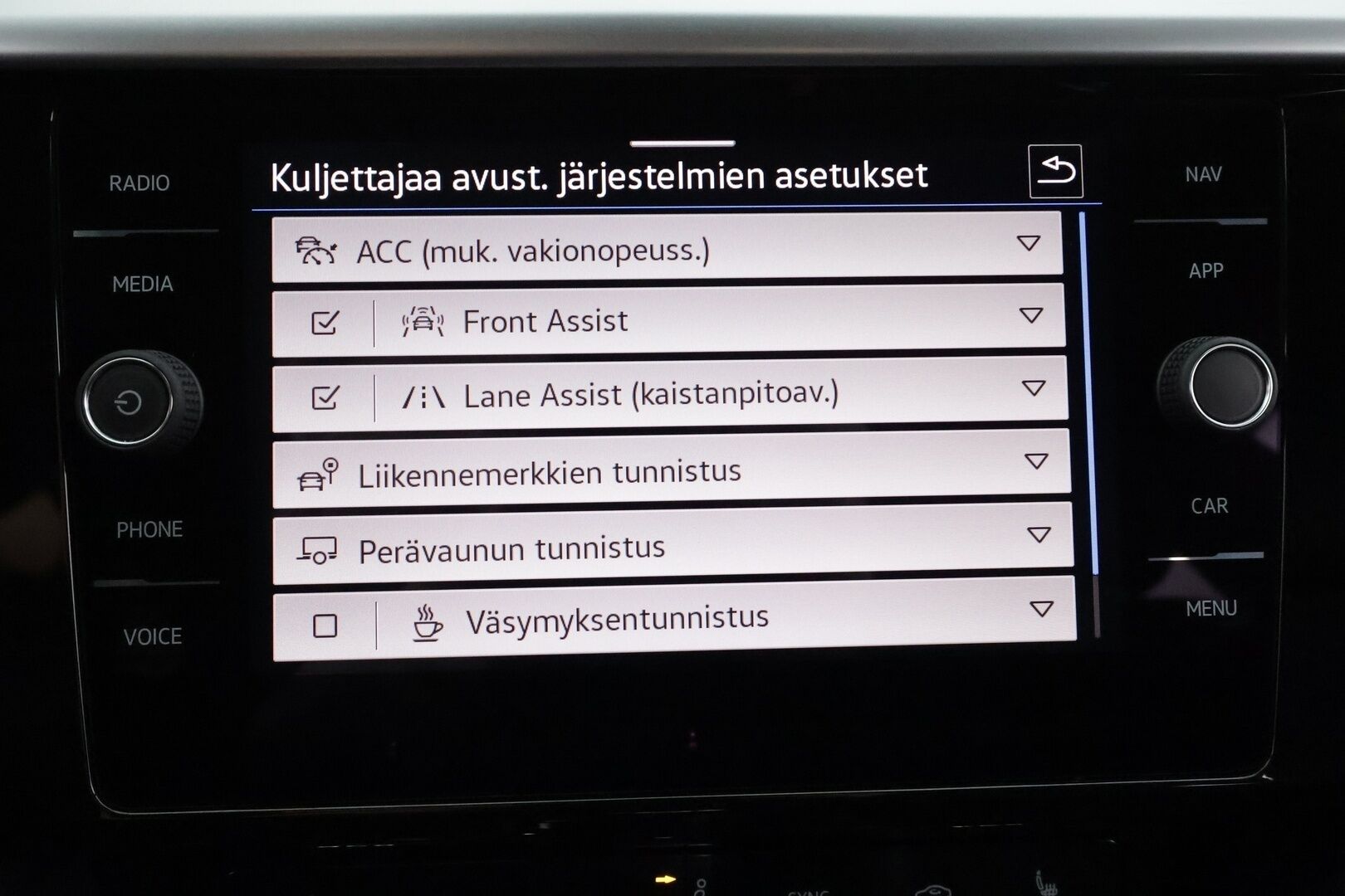 VOLKSWAGEN ARTEON 2022 Shooting Brake R-Line eHybrid 160 kW DSG * ACC / P.kamera / LED / Navi / KeylessGo / Webasto / Koukku * - Akku kuntotarkastettu / Kahdet renkaat aluvanteilla