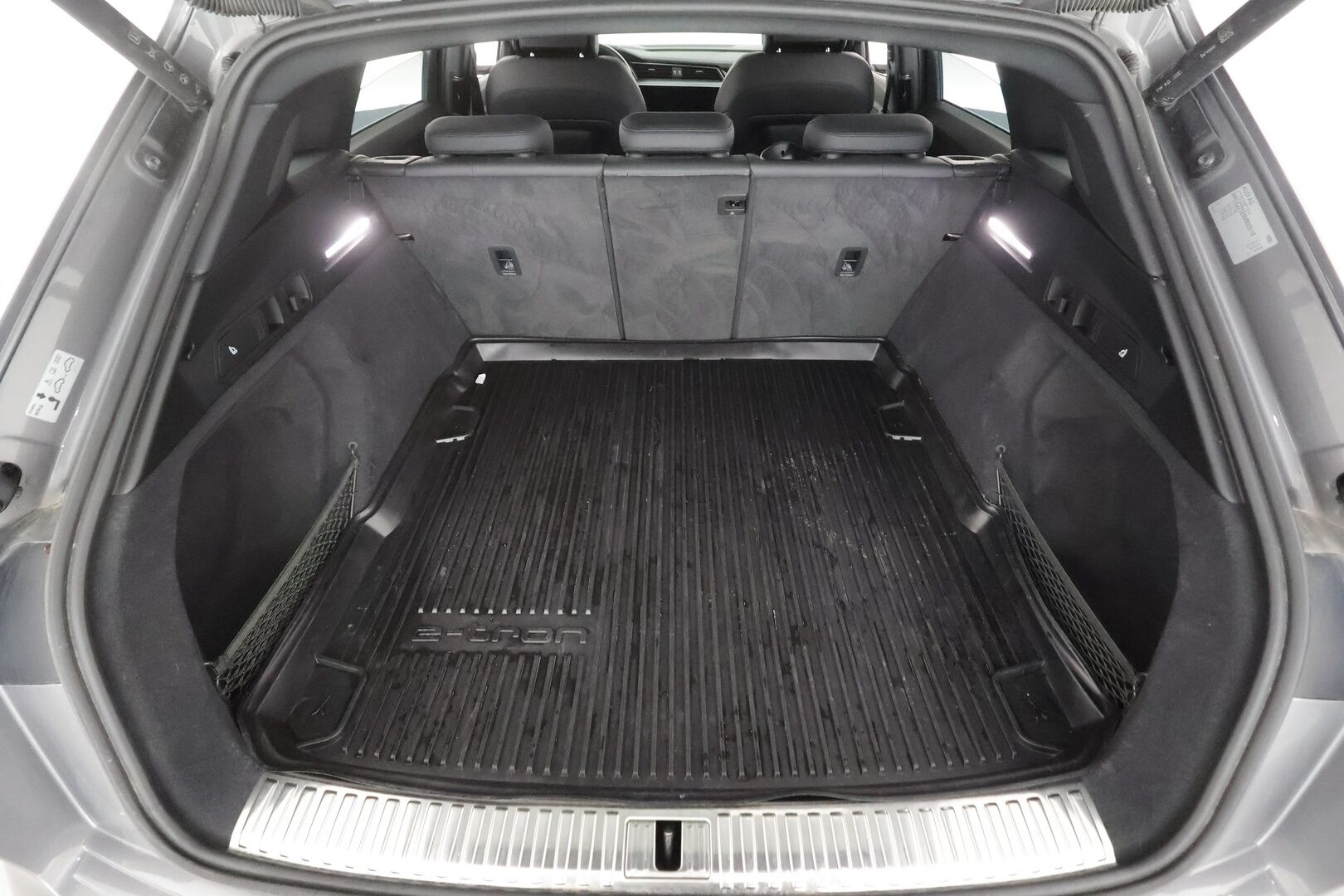 AUDI E-TRON 2021 Progress Plus 55 quattro - | ACC | Matrix | B&O | 360° | Koukku | Panorama | Ilma-alusta | Muistipenkki | Sporttipenkit | Kamerapeilit | Ambient | 2x renkaat aluin | ALV | 