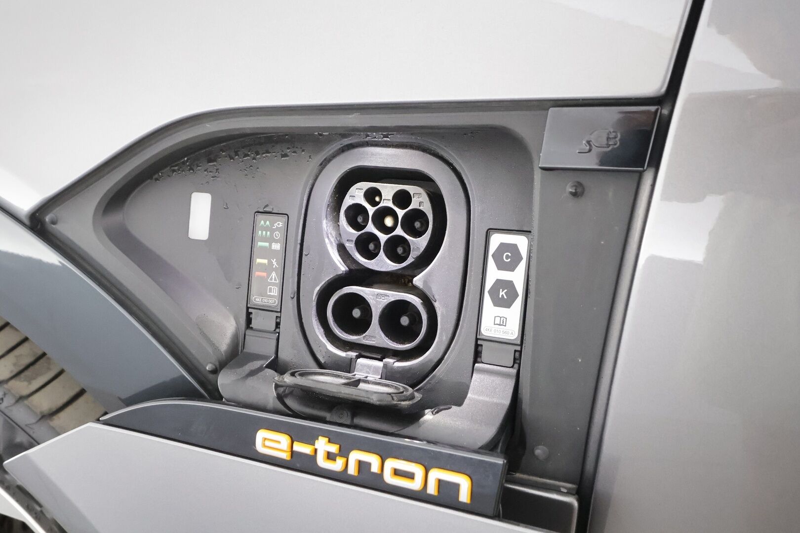 AUDI E-TRON 2021 Progress Plus 55 quattro - | ACC | Matrix | B&O | 360° | Koukku | Panorama | Ilma-alusta | Muistipenkki | Sporttipenkit | Kamerapeilit | Ambient | 2x renkaat aluin | ALV | 