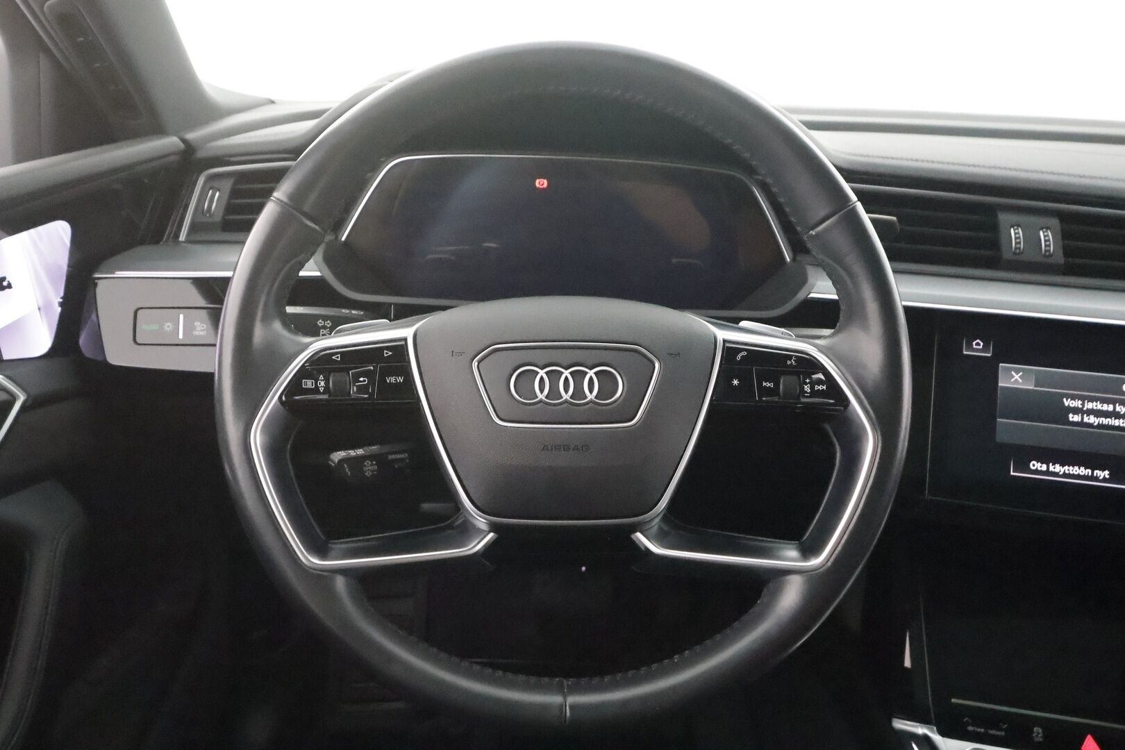 AUDI E-TRON 2021 Progress Plus 55 quattro - | ACC | Matrix | B&O | 360° | Koukku | Panorama | Ilma-alusta | Muistipenkki | Sporttipenkit | Kamerapeilit | Ambient | 2x renkaat aluin | ALV | 