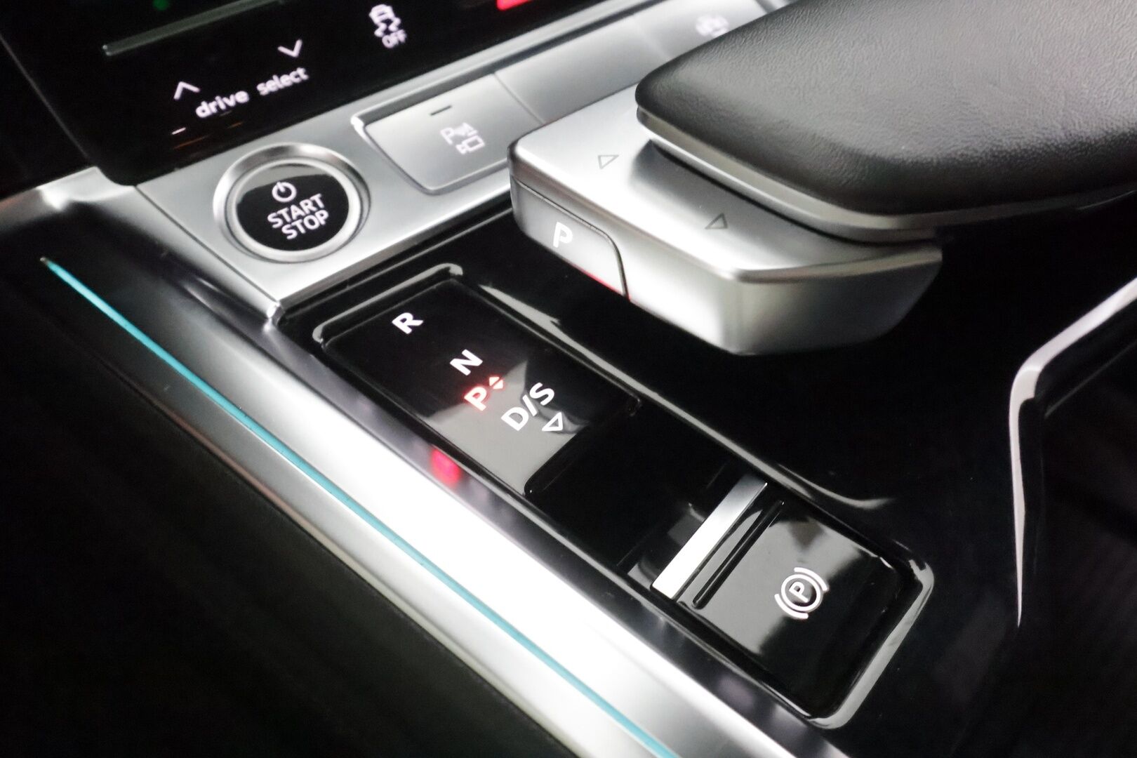 AUDI E-TRON 2021 Progress Plus 55 quattro - | ACC | Matrix | B&O | 360° | Koukku | Panorama | Ilma-alusta | Muistipenkki | Sporttipenkit | Kamerapeilit | Ambient | 2x renkaat aluin | ALV | 
