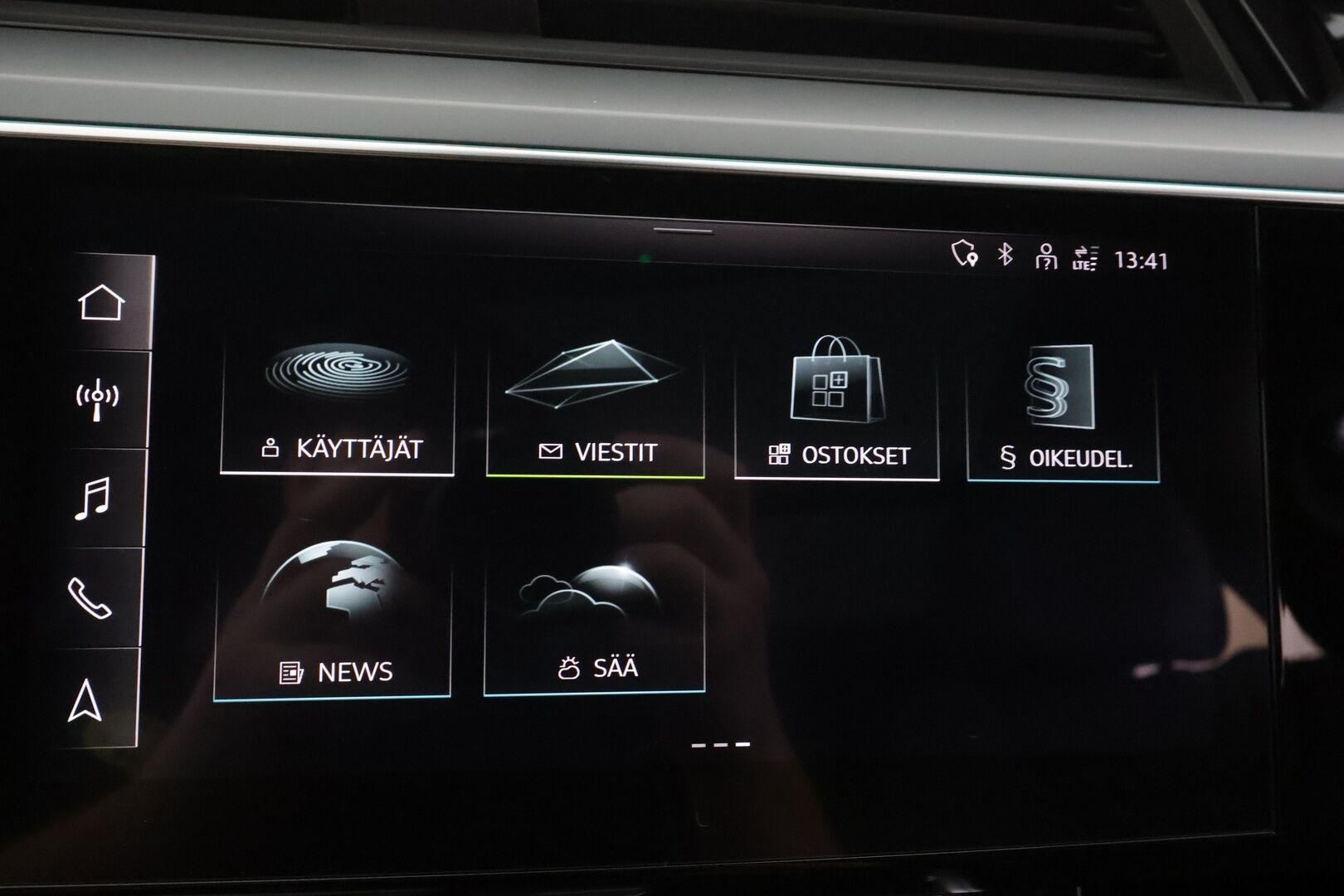 AUDI E-TRON 2021 Progress Plus 55 quattro - | ACC | Matrix | B&O | 360° | Koukku | Panorama | Ilma-alusta | Muistipenkki | Sporttipenkit | Kamerapeilit | Ambient | 2x renkaat aluin | ALV | 