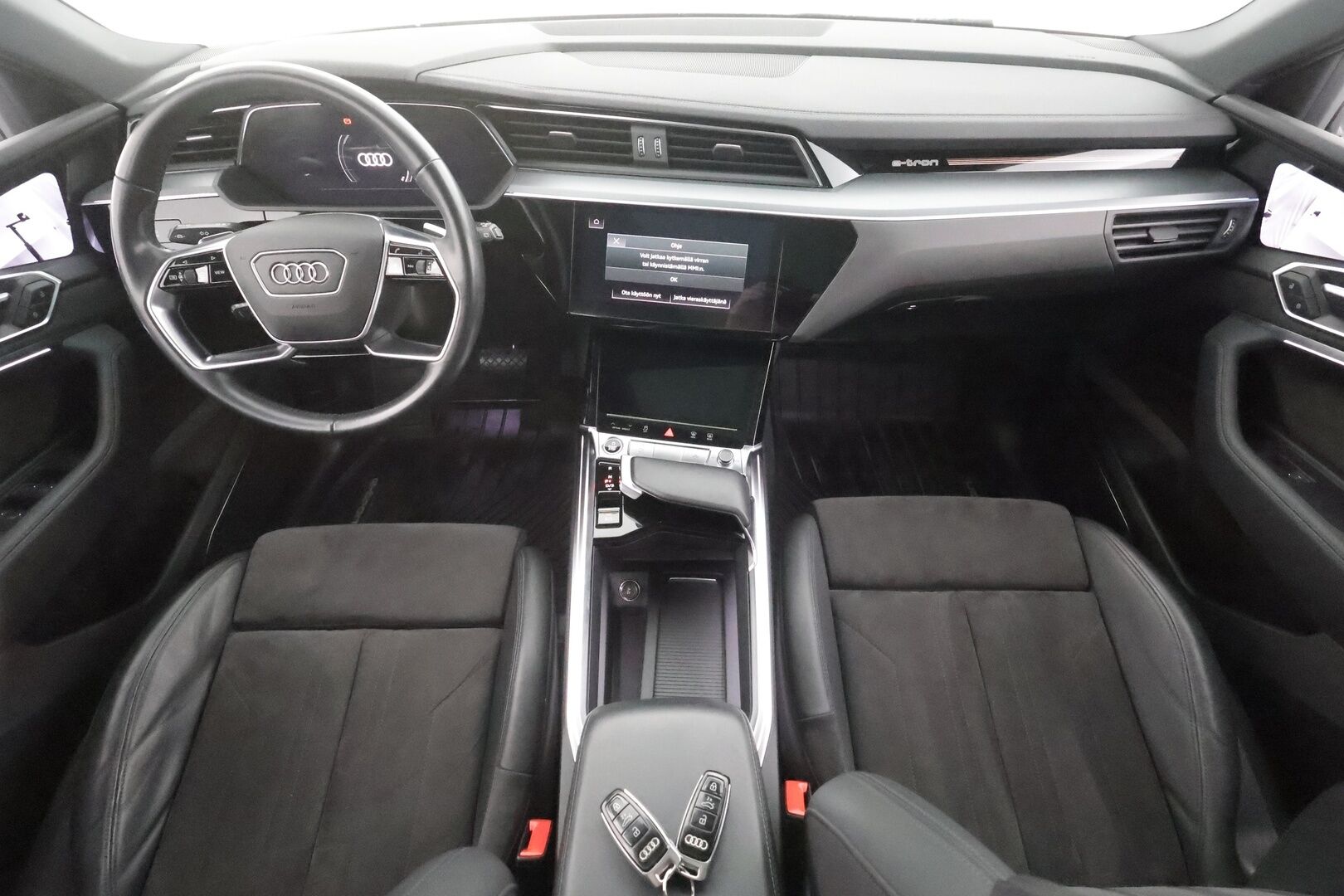 AUDI E-TRON 2021 Progress Plus 55 quattro - | ACC | Matrix | B&O | 360° | Koukku | Panorama | Ilma-alusta | Muistipenkki | Sporttipenkit | Kamerapeilit | Ambient | 2x renkaat aluin | ALV | 