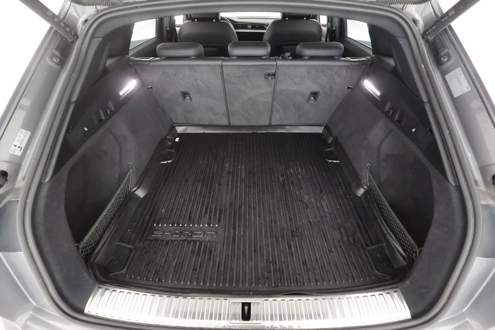 AUDI E-TRON 2021 Progress Plus 55 quattro - | ACC | Matrix | B&O | 360° | Koukku | Panorama | Ilma-alusta | Muistipenkki | Sporttipenkit | Kamerapeilit | Ambient | 2x renkaat aluin | ALV | 