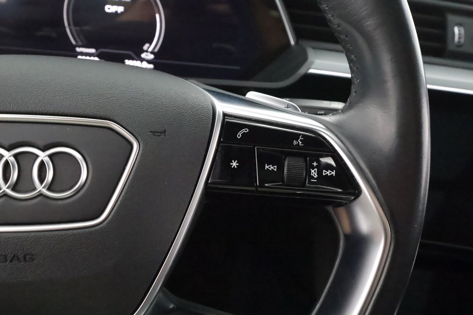 AUDI E-TRON 2021 Progress Plus 55 quattro - | ACC | Matrix | B&O | 360° | Koukku | Panorama | Ilma-alusta | Muistipenkki | Sporttipenkit | Kamerapeilit | Ambient | 2x renkaat aluin | ALV | 
