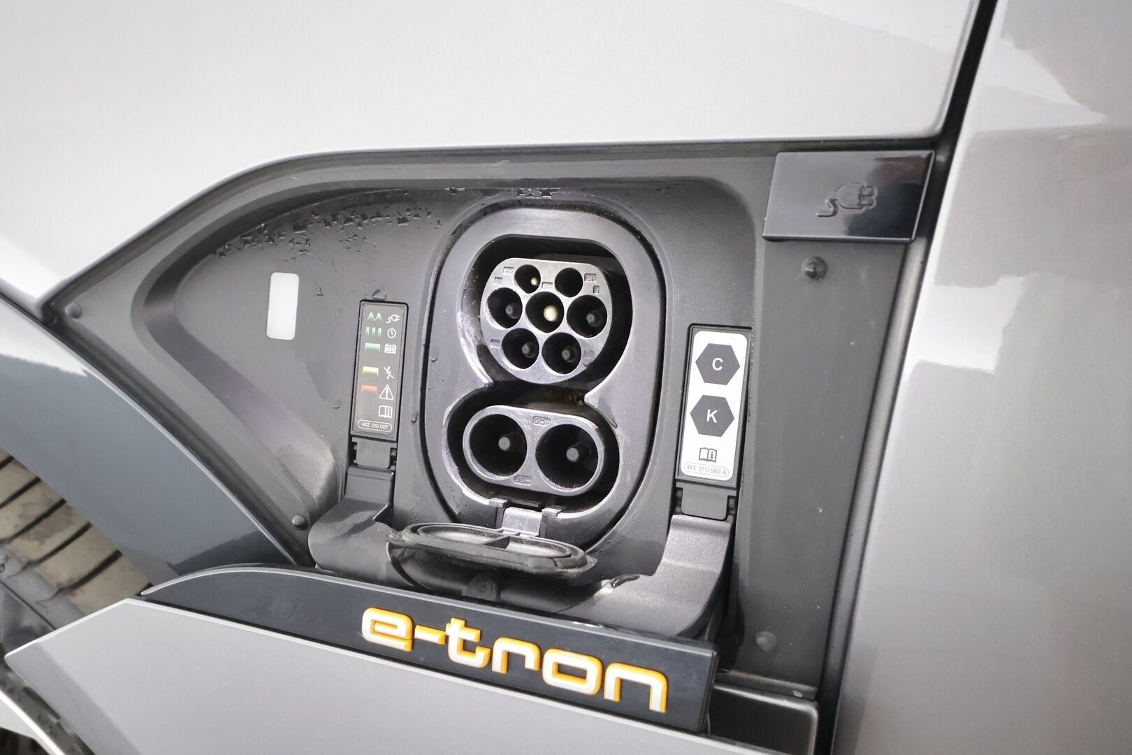 AUDI E-TRON 2021 Progress Plus 55 quattro - | ACC | Matrix | B&O | 360° | Koukku | Panorama | Ilma-alusta | Muistipenkki | Sporttipenkit | Kamerapeilit | Ambient | 2x renkaat aluin | ALV | 