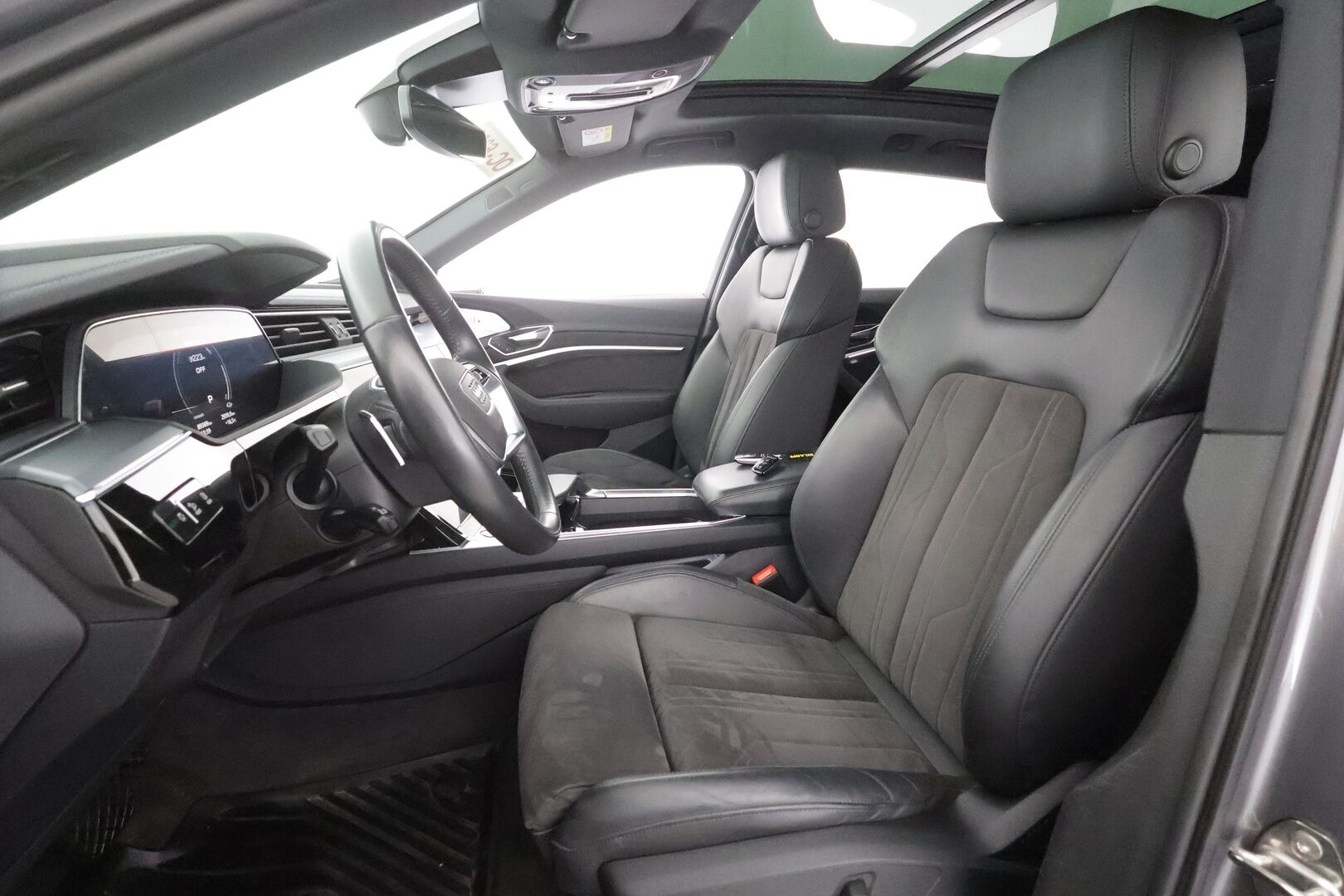 AUDI E-TRON 2021 Progress Plus 55 quattro - | ACC | Matrix | B&O | 360° | Koukku | Panorama | Ilma-alusta | Muistipenkki | Sporttipenkit | Kamerapeilit | Ambient | 2x renkaat aluin | ALV | 