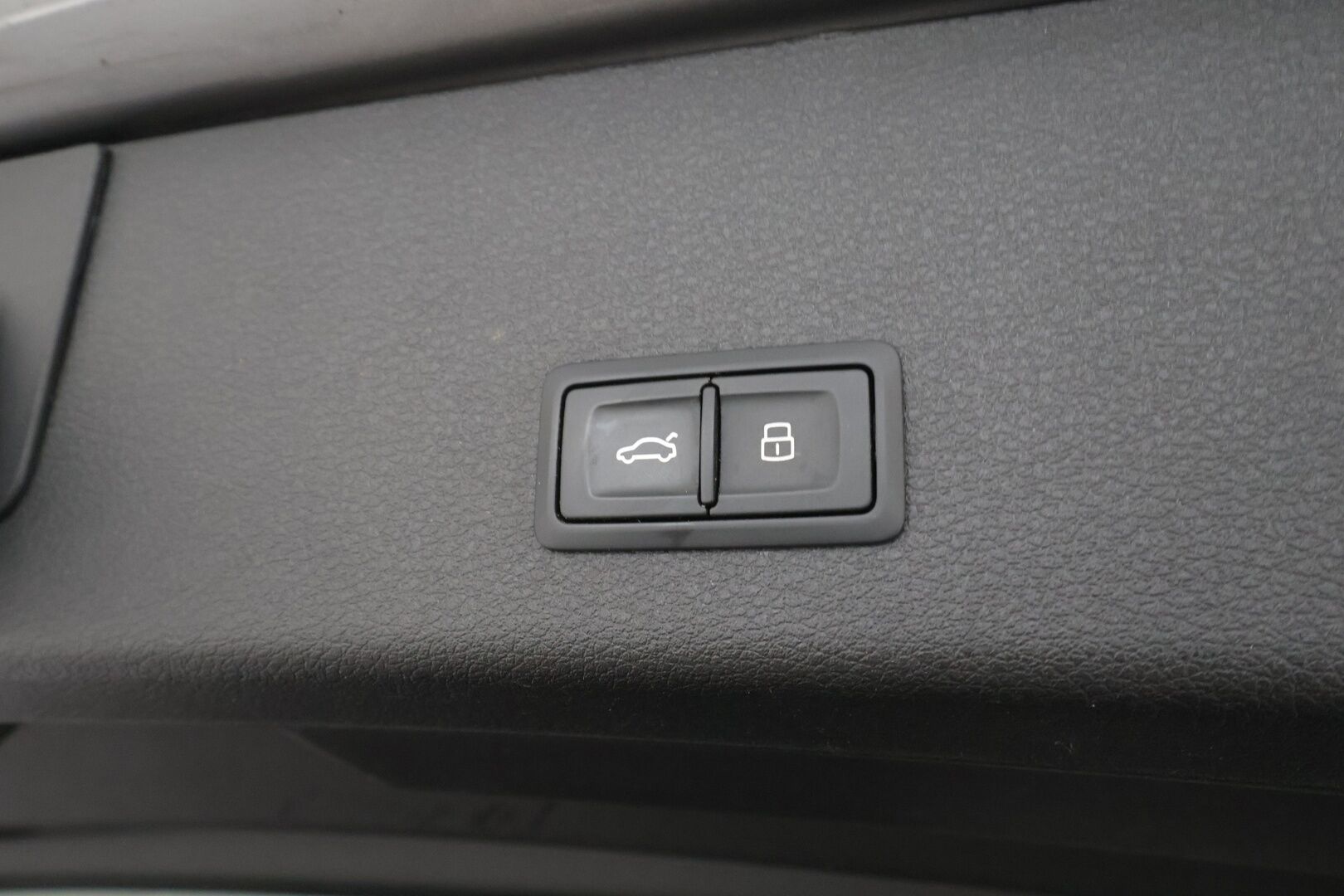 AUDI E-TRON 2021 Progress Plus 55 quattro - | ACC | Matrix | B&O | 360° | Koukku | Panorama | Ilma-alusta | Muistipenkki | Sporttipenkit | Kamerapeilit | Ambient | 2x renkaat aluin | ALV | 