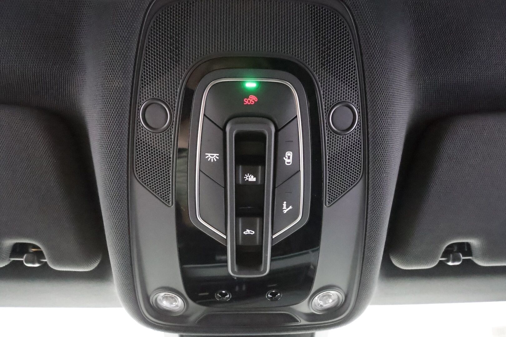 AUDI E-TRON 2021 Progress Plus 55 quattro - | ACC | Matrix | B&O | 360° | Koukku | Panorama | Ilma-alusta | Muistipenkki | Sporttipenkit | Kamerapeilit | Ambient | 2x renkaat aluin | ALV | 