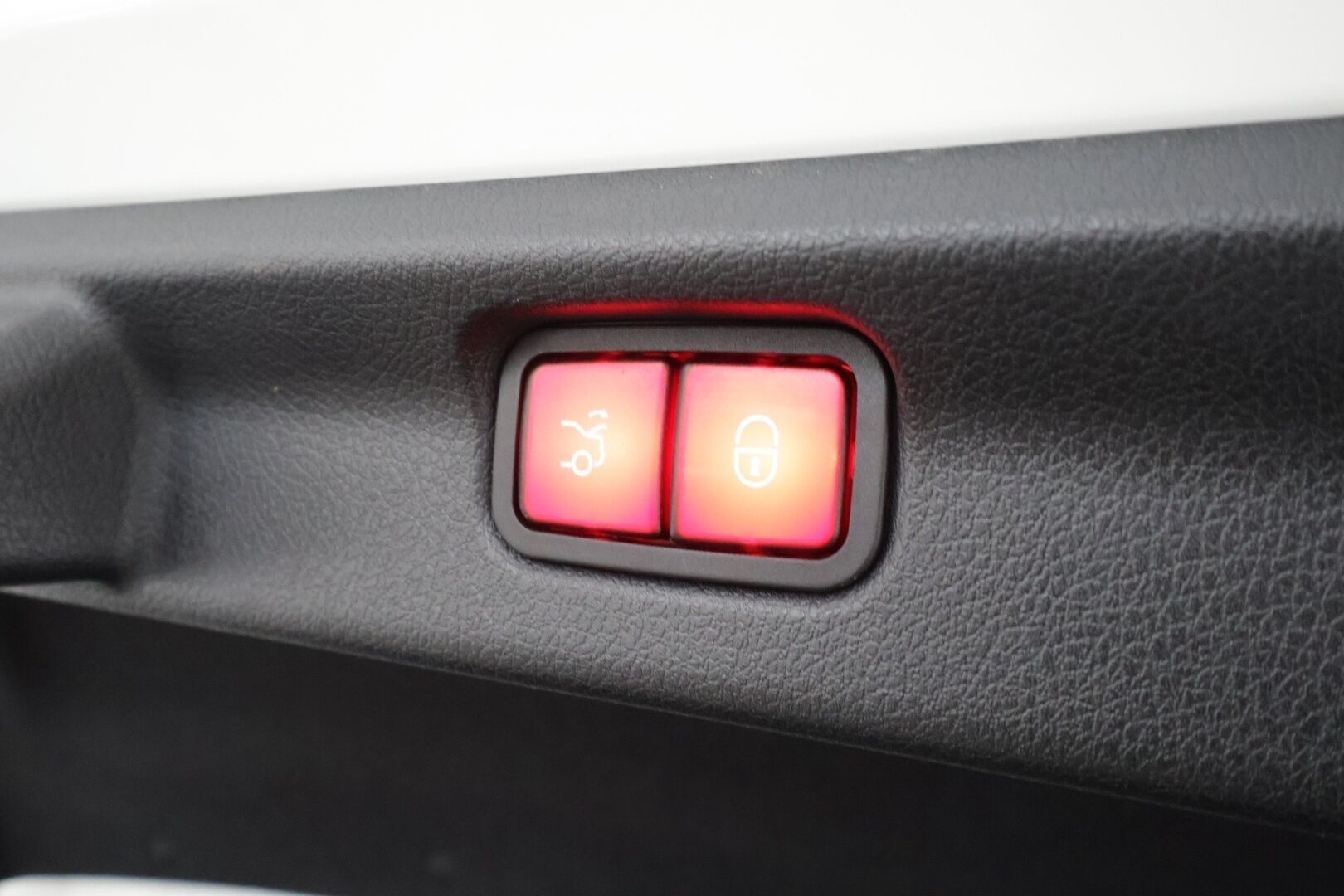 MERCEDES-BENZ EQE 2022 350+ AMG - Koukku | Distronic | Burmester | P.Kamera | Comfort-penkit Muistilla | LED | Navi | Kaistavahti | Keyless