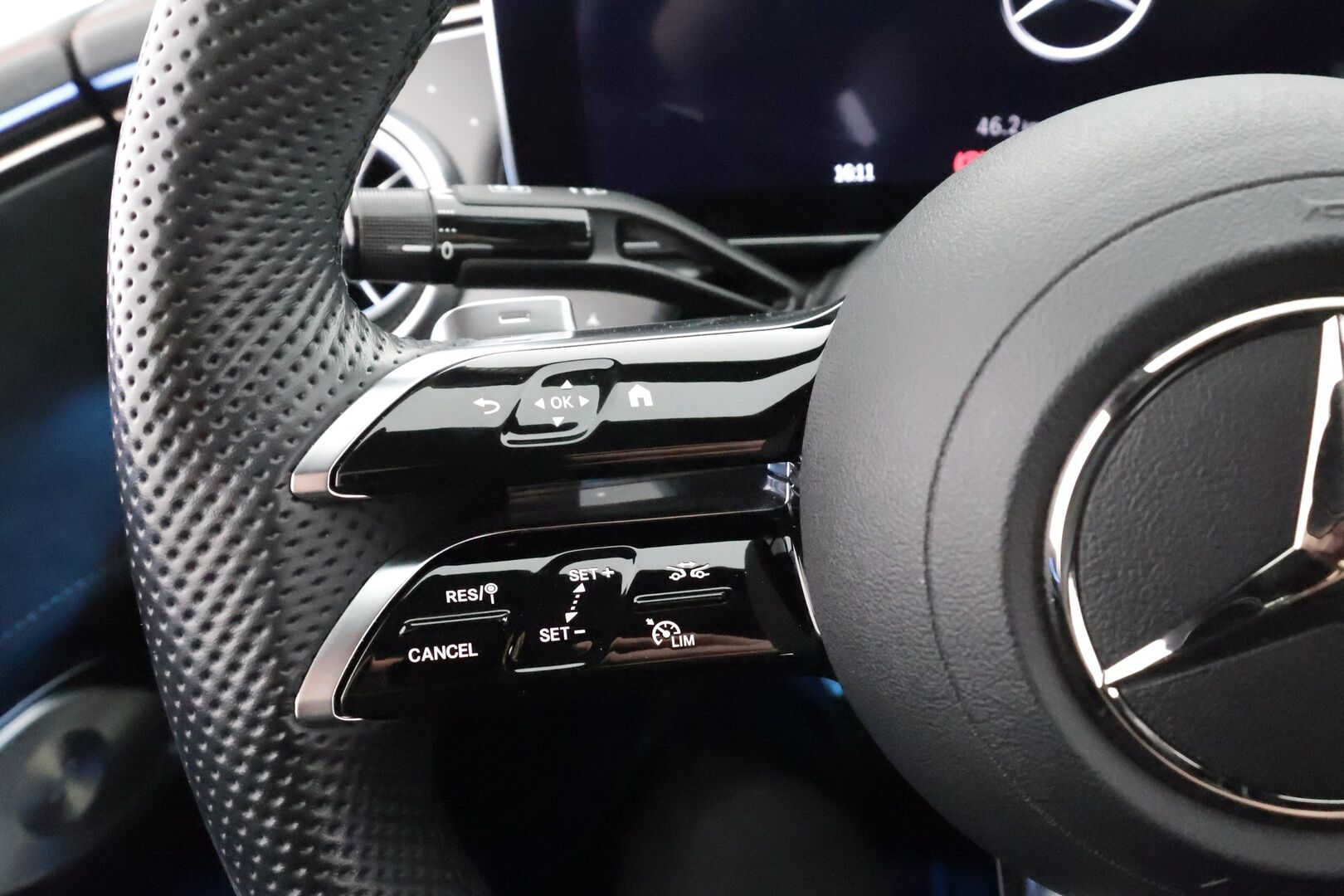 MERCEDES-BENZ EQE 2022 350+ AMG - Koukku | Distronic | Burmester | P.Kamera | Comfort-penkit Muistilla | LED | Navi | Kaistavahti | Keyless