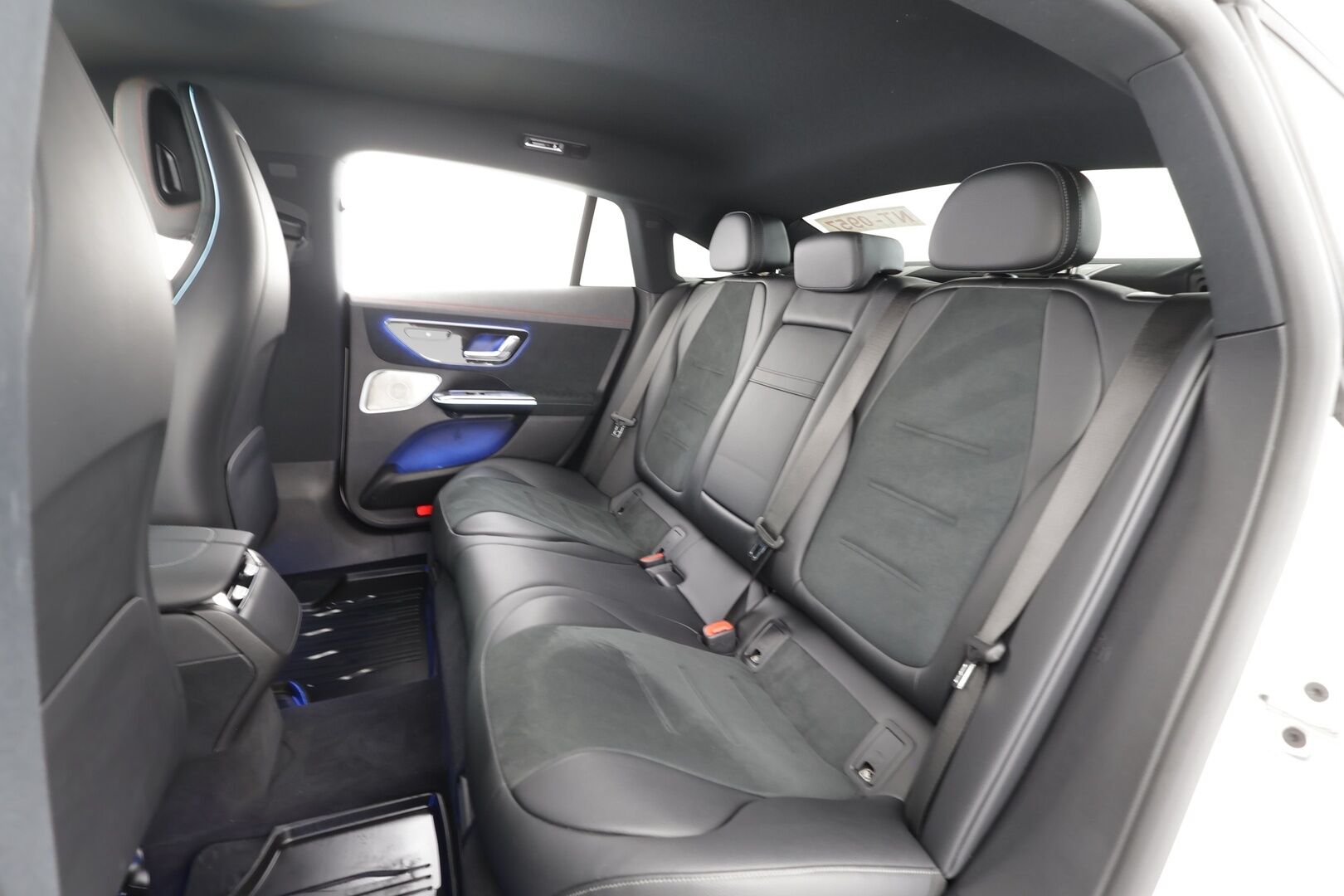MERCEDES-BENZ EQE 2022 350+ AMG - Koukku | Distronic | Burmester | P.Kamera | Comfort-penkit Muistilla | LED | Navi | Kaistavahti | Keyless