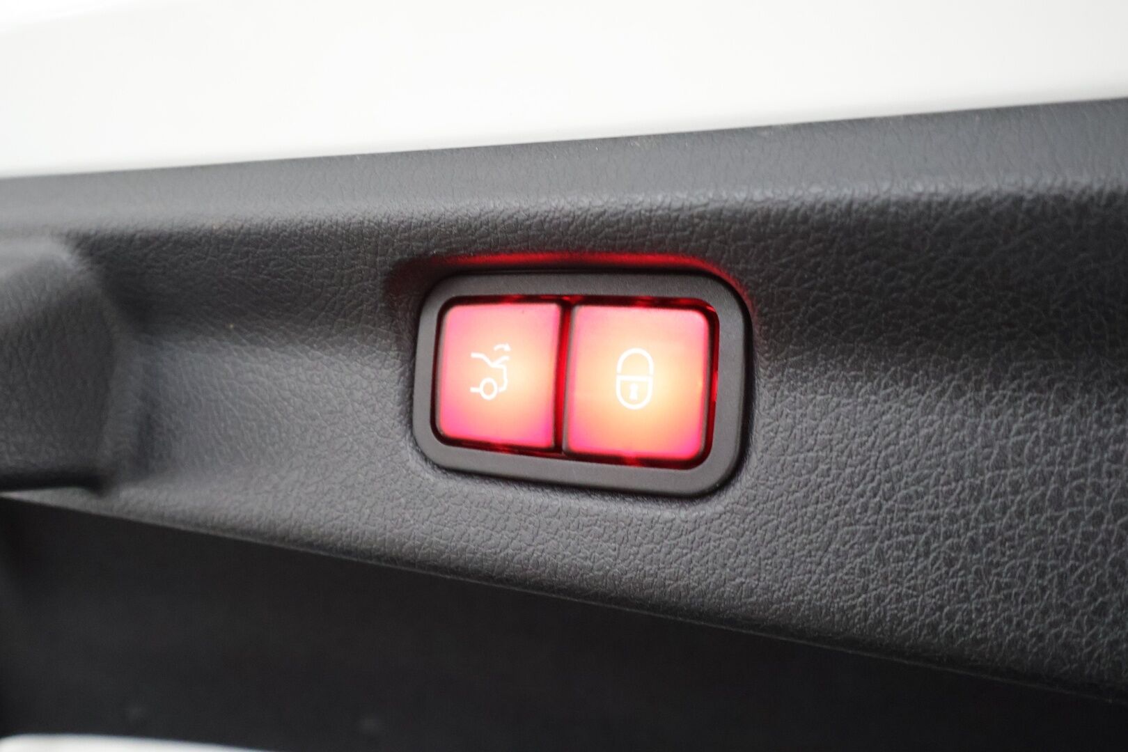 MERCEDES-BENZ EQE 2022 350+ AMG - Koukku | Distronic | Burmester | P.Kamera | Comfort-penkit Muistilla | LED | Navi | Kaistavahti | Keyless