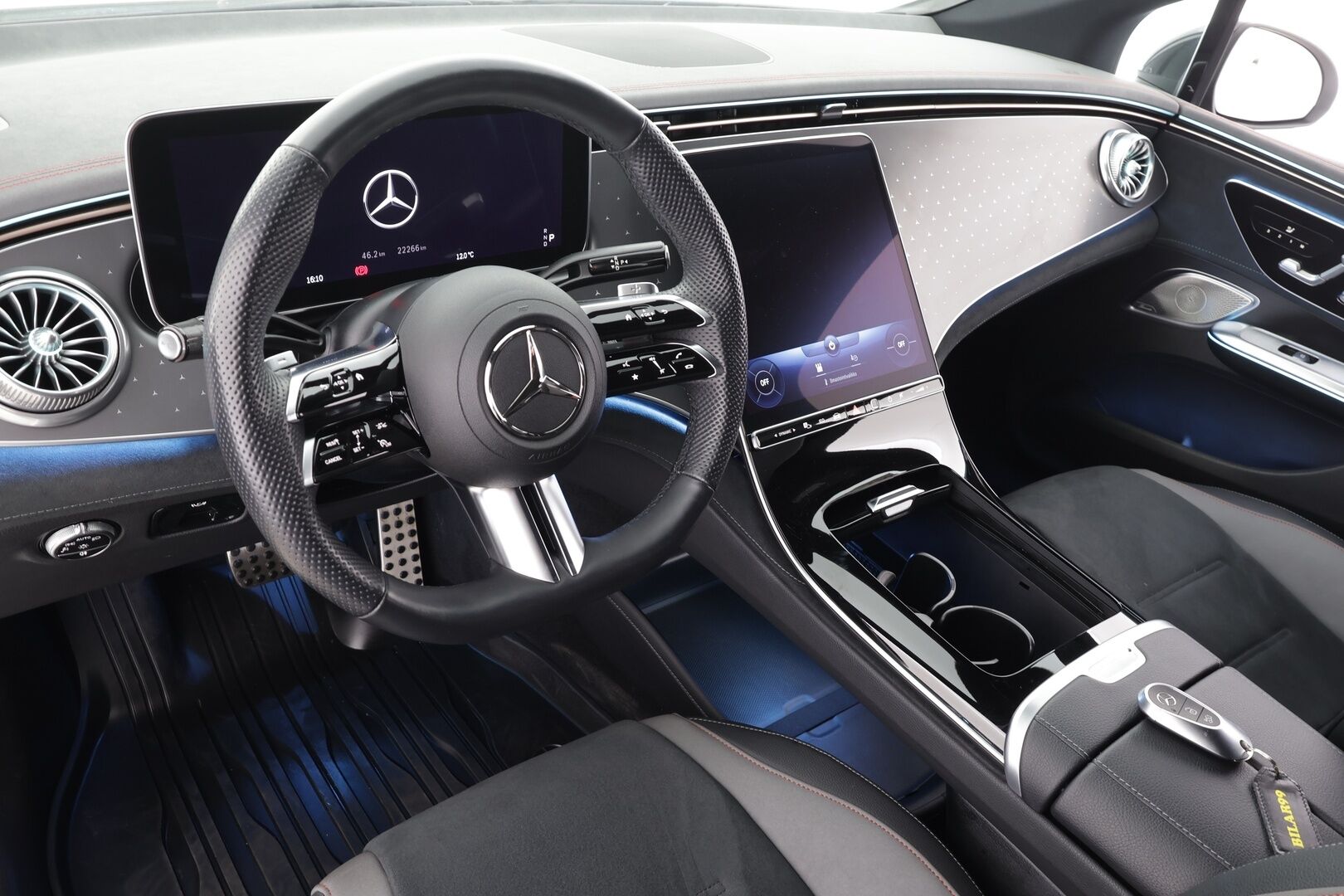 MERCEDES-BENZ EQE 2022 350+ AMG - Koukku | Distronic | Burmester | P.Kamera | Comfort-penkit Muistilla | LED | Navi | Kaistavahti | Keyless