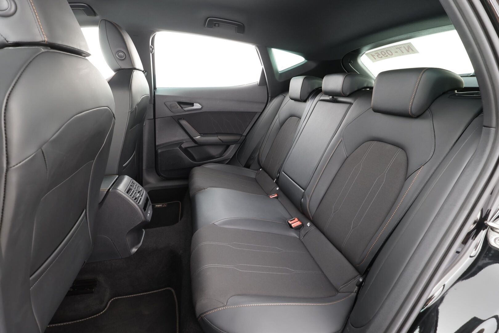 CUPRA FORMENTOR 2025 1.5 eTSI 110 kW MHEV DSG - KATSO MIHIN HINTAAN! | | ACC | Kamera | LED | Puolinahat | Kaistavahti | Apple&Android / Keyless | Kahdet renkaat | Merkkihuollot | ALV | Viimeisin huolto 3/26