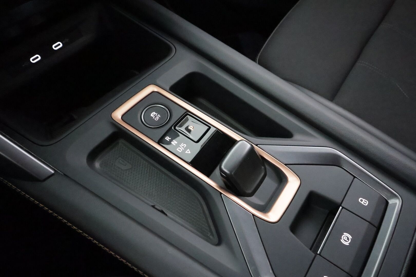 CUPRA FORMENTOR 2025 1.5 eTSI 110 kW MHEV DSG - KATSO MIHIN HINTAAN! | | ACC | Kamera | LED | Puolinahat | Kaistavahti | Apple&Android / Keyless | Kahdet renkaat | Merkkihuollot | ALV | Viimeisin huolto 3/26