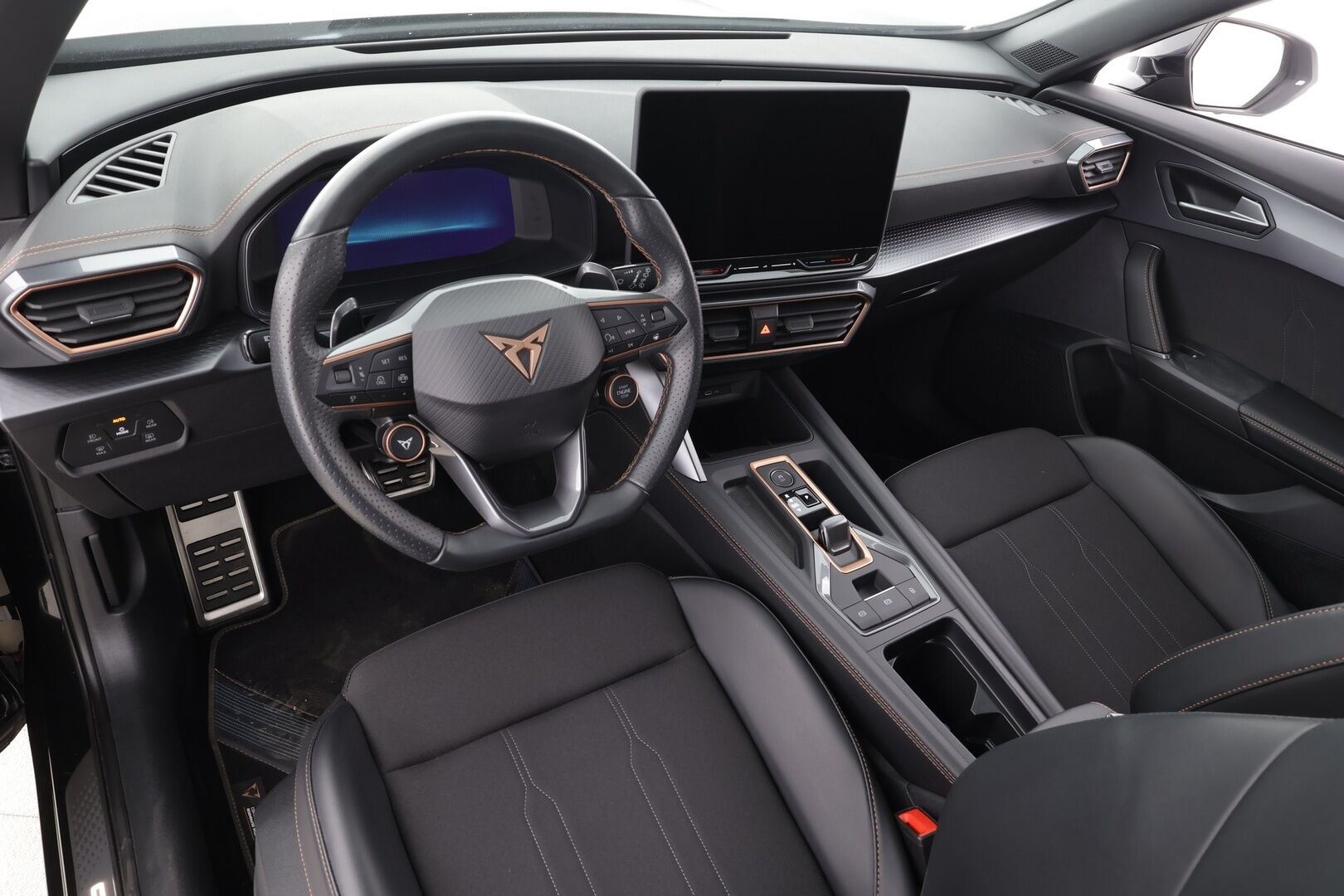CUPRA FORMENTOR 2025 1.5 eTSI 110 kW MHEV DSG - POIKKEUSHINTAAN! | ACC | Kamera | LED | Puolinahat | Kaistavahti | Apple&Android / Keyless | Kahdet renkaat | Merkkihuollot | ALV | Viimeisin huolto 3/26