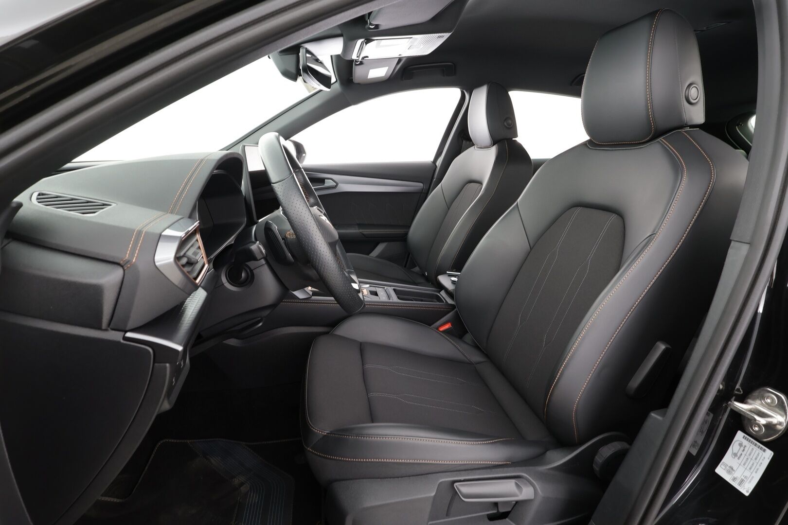 CUPRA FORMENTOR 2025 1.5 eTSI 110 kW MHEV DSG - KATSO MIHIN HINTAAN! | | ACC | Kamera | LED | Puolinahat | Kaistavahti | Apple&Android / Keyless | Kahdet renkaat | Merkkihuollot | ALV | Viimeisin huolto 3/26