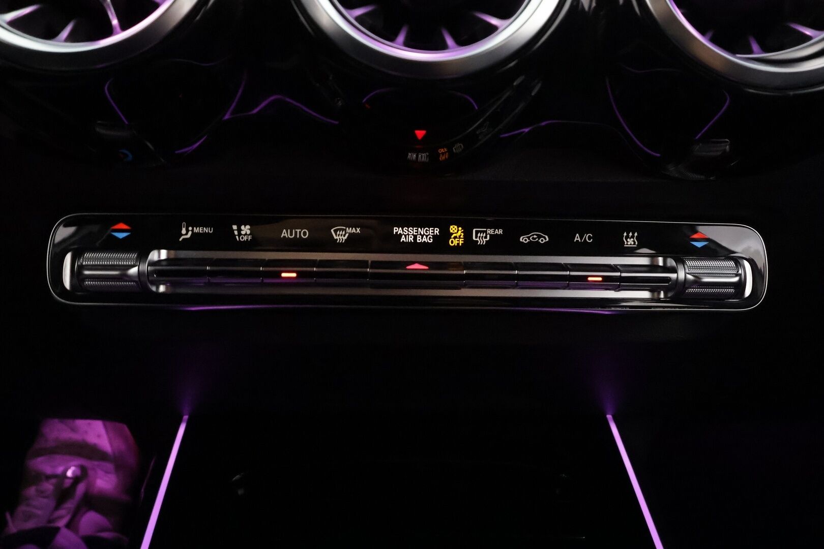 MERCEDES-BENZ EQB 2023 350 4Matic - | 7-paikkainen | Distronic+ | ILP | Widescreen | Nahat | Ambient light | Advanced Audio | P.kamera | Lane Assist | BSM | Keyless | Merkkihuollot | 